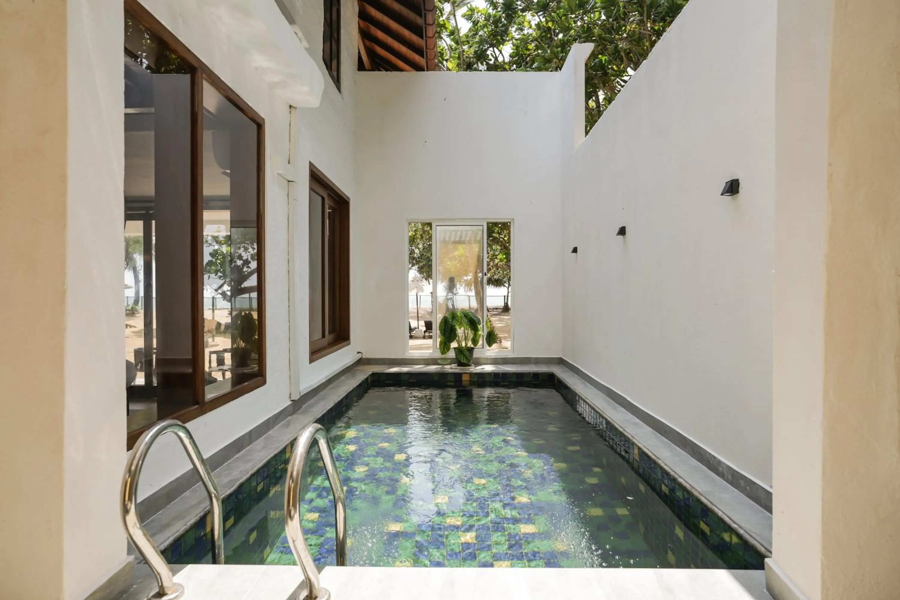 Pool view in Hibiscus Beach Hotel & Villas