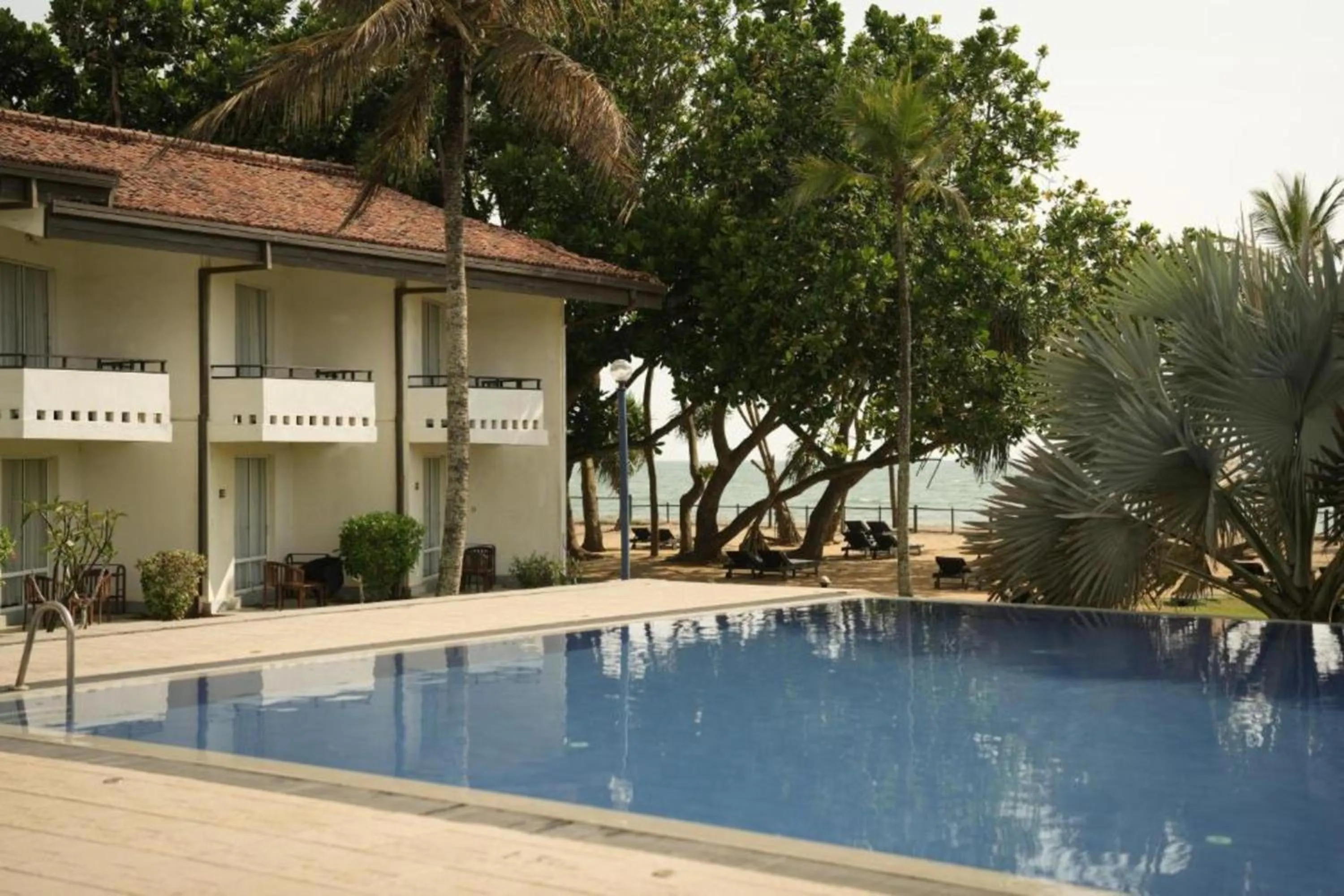 Hibiscus Beach Hotel & Villas