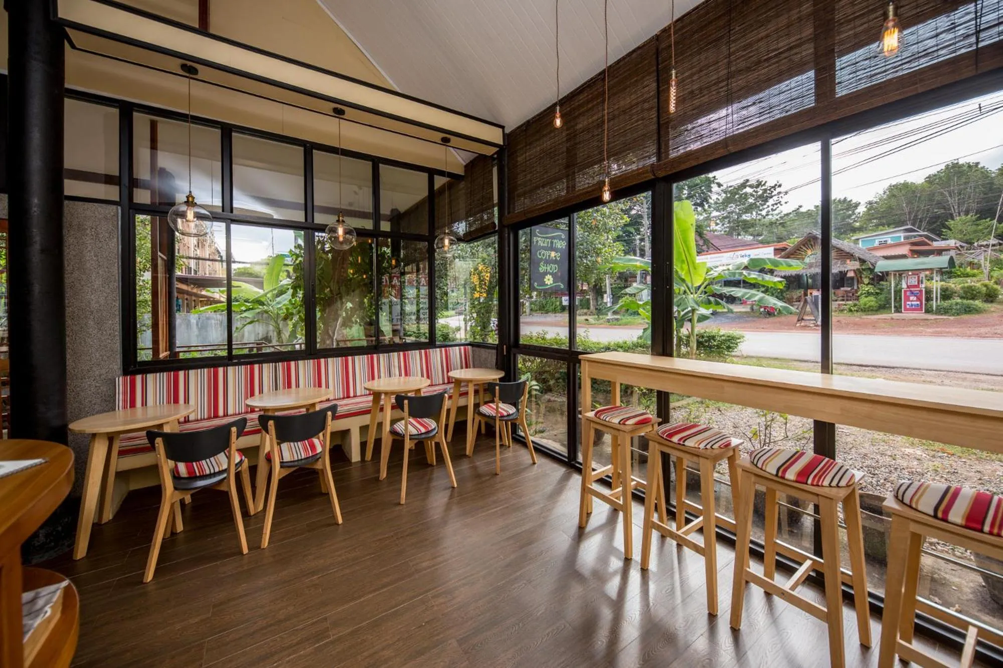 Restaurant/places to eat in Fruit Tree Lodge