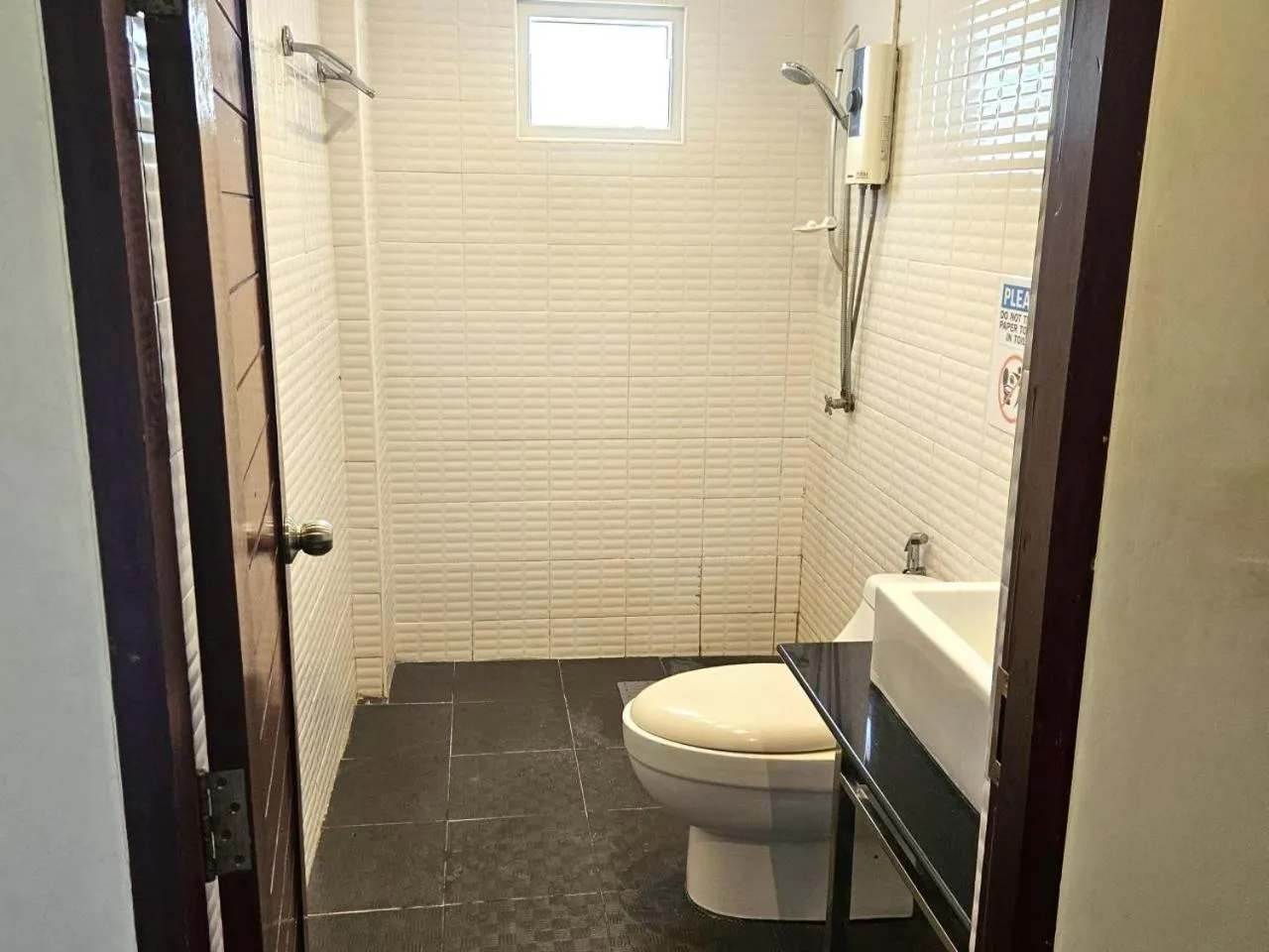 Shower in Al Fiore Guesthouse Pattaya