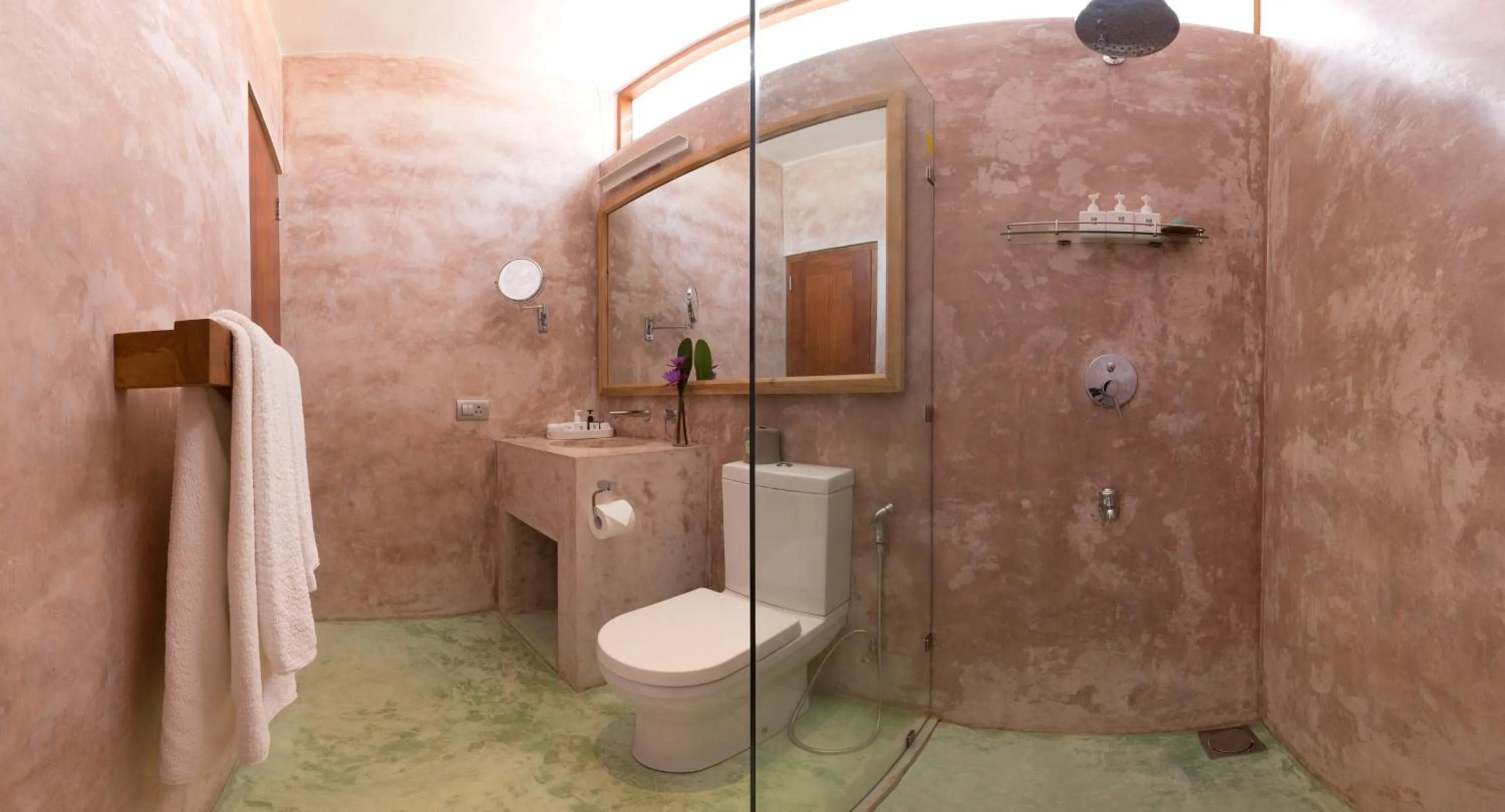 Bathroom in Sri Sharavi Beach Villas & Spa - with 43 metre saltwater infinity pool