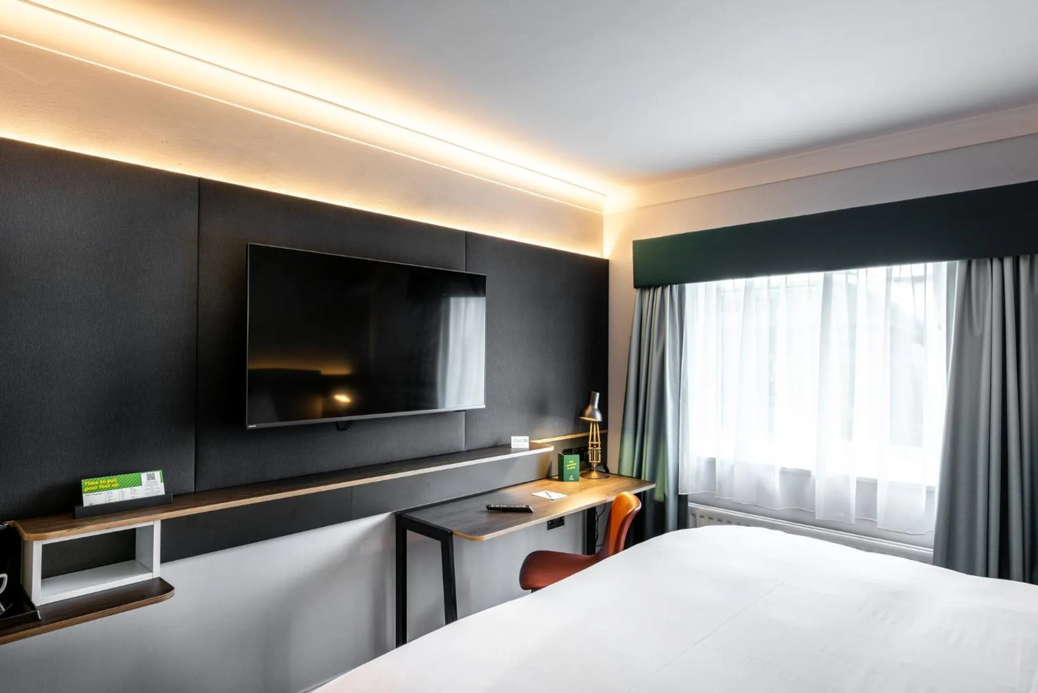 Photo of the whole room, Bed in Holiday Inn - Manchester - Oldham by IHG