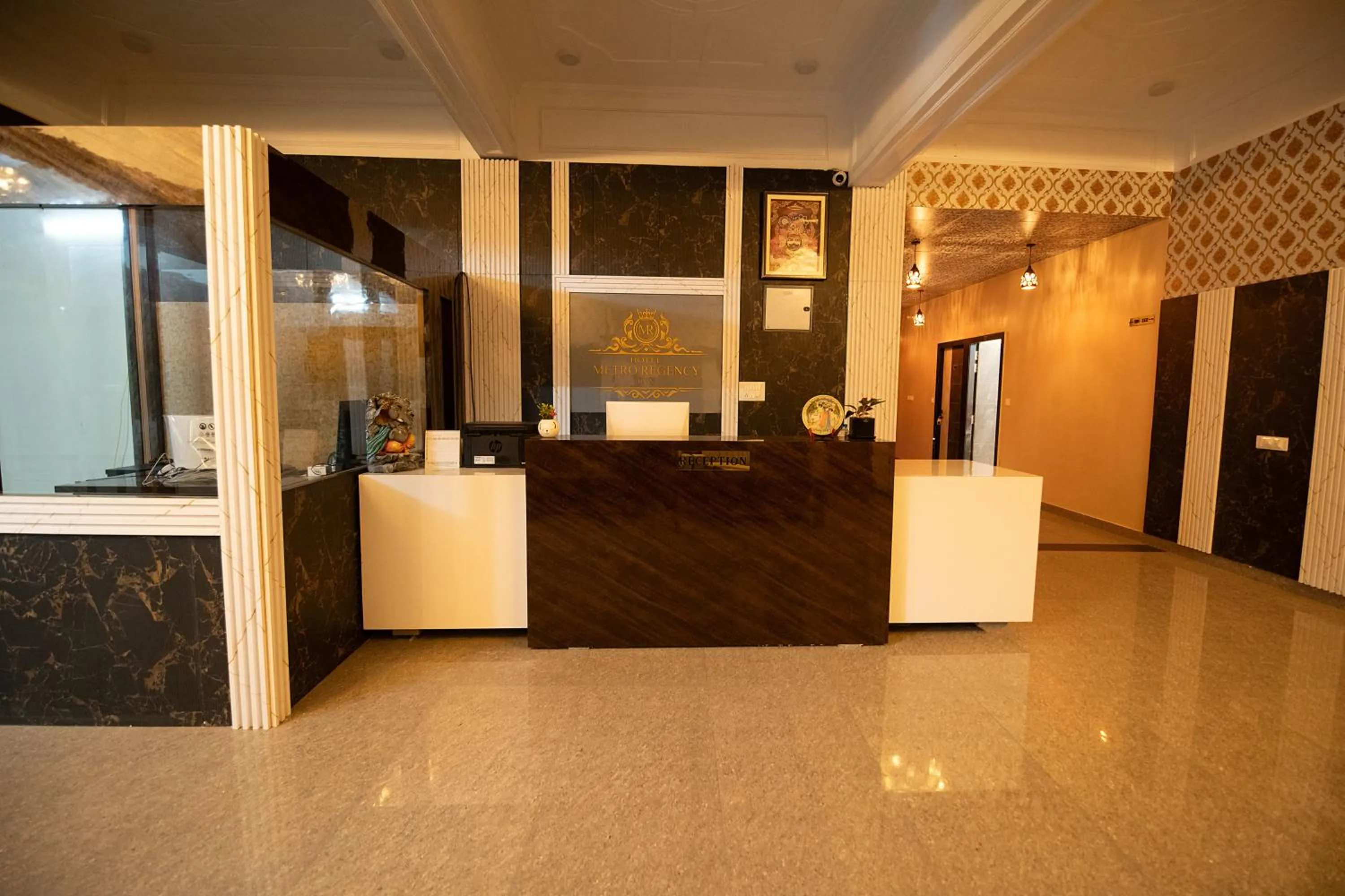 Lobby or reception in HOTEL METRO REGENCY INN