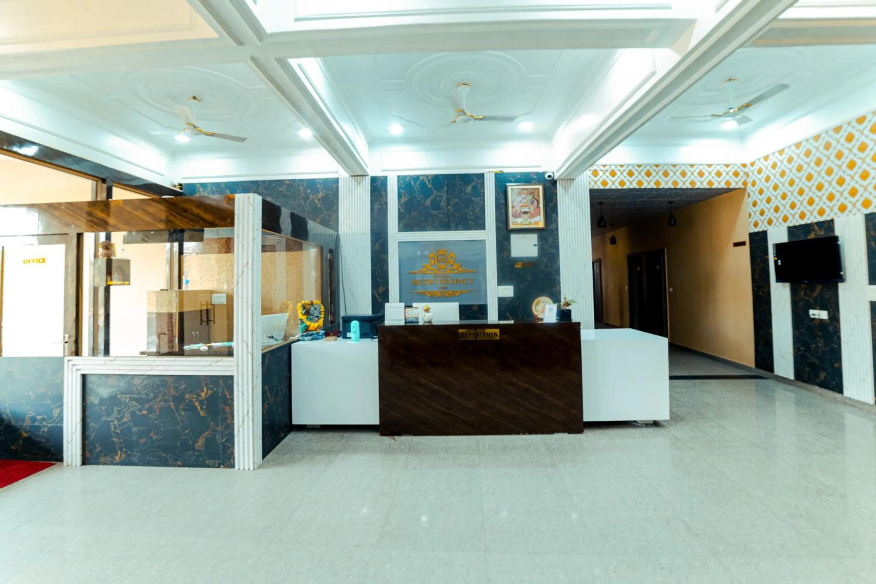 Lobby or reception in HOTEL METRO REGENCY INN