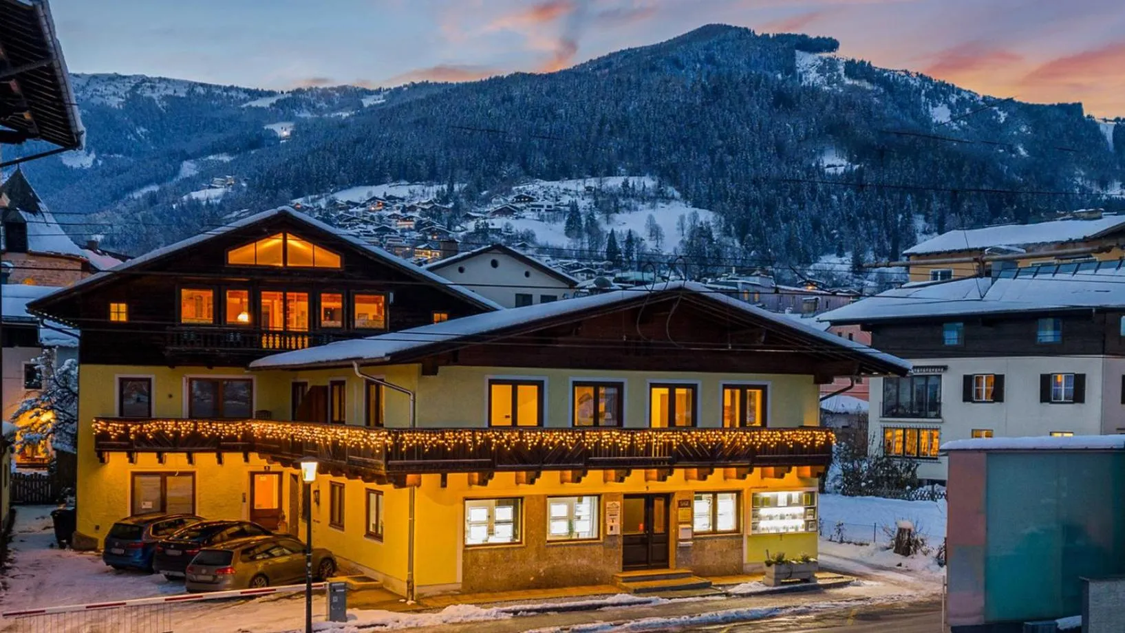 Property building in Ski-n-Lake City Apartments