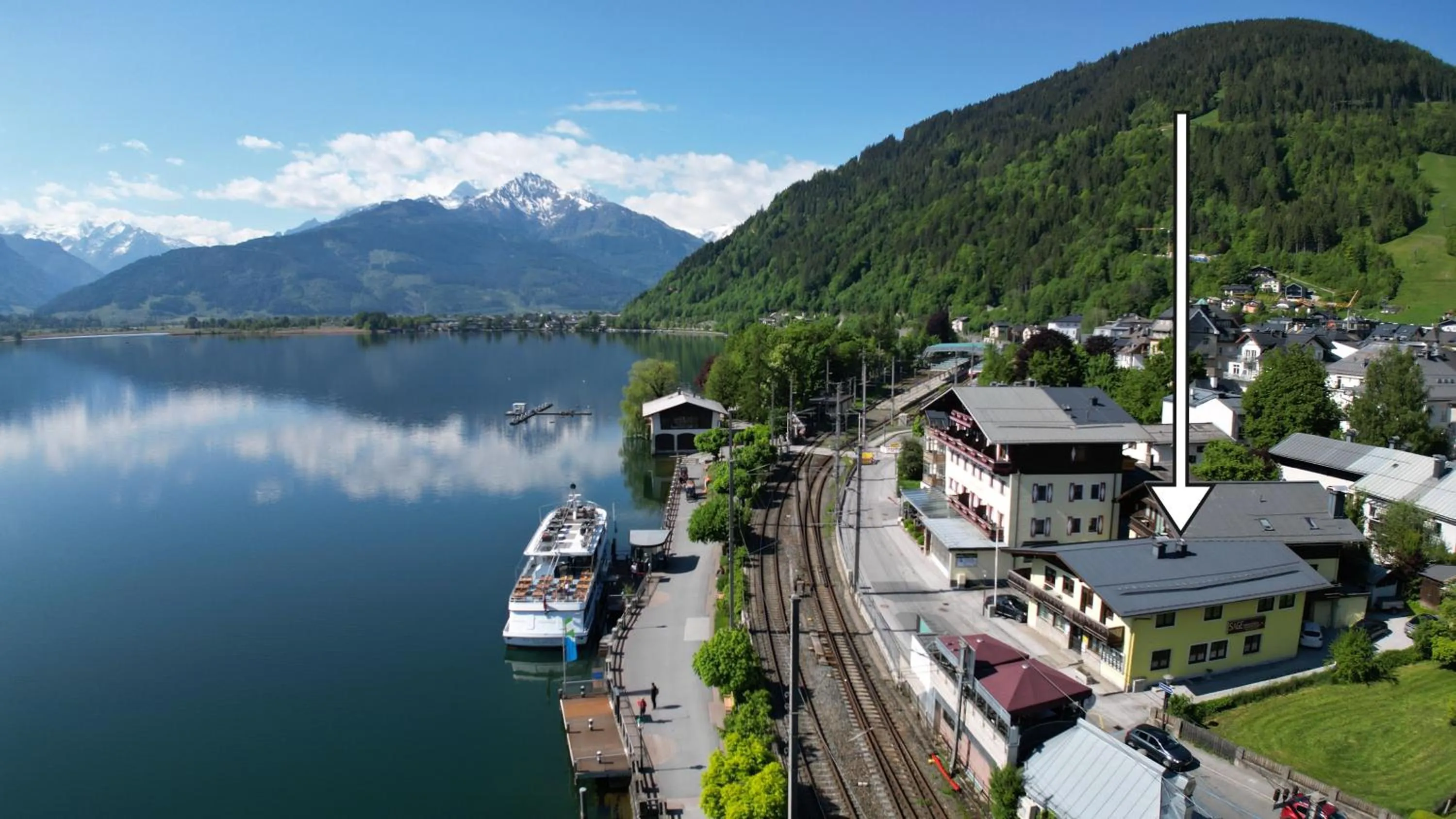Property building in Ski-n-Lake City Apartments