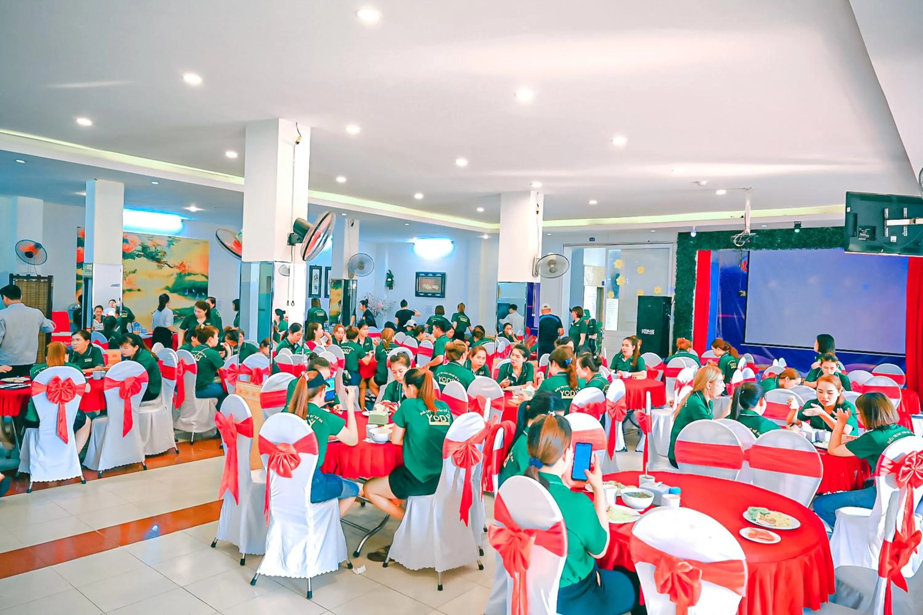 Communal lounge/ TV room in Ngọc Hân Hotel By The Moment
