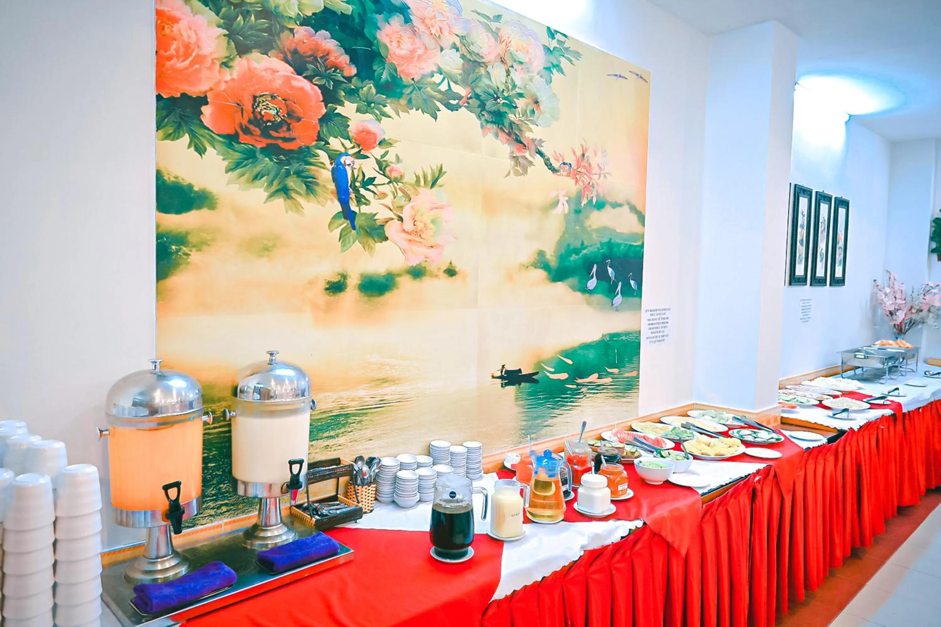 Restaurant/places to eat in Ngọc Hân Hotel By The Moment