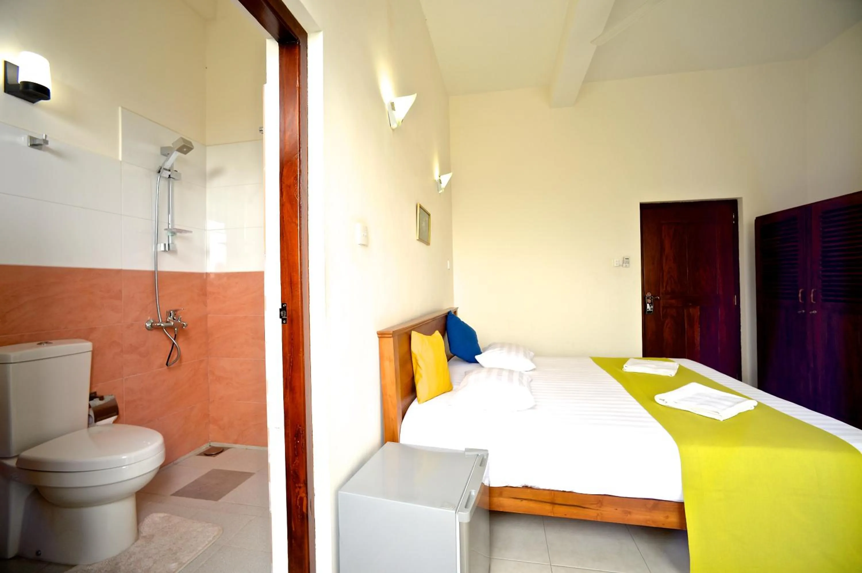 Photo of the whole room, Bed in Auslink Hotel