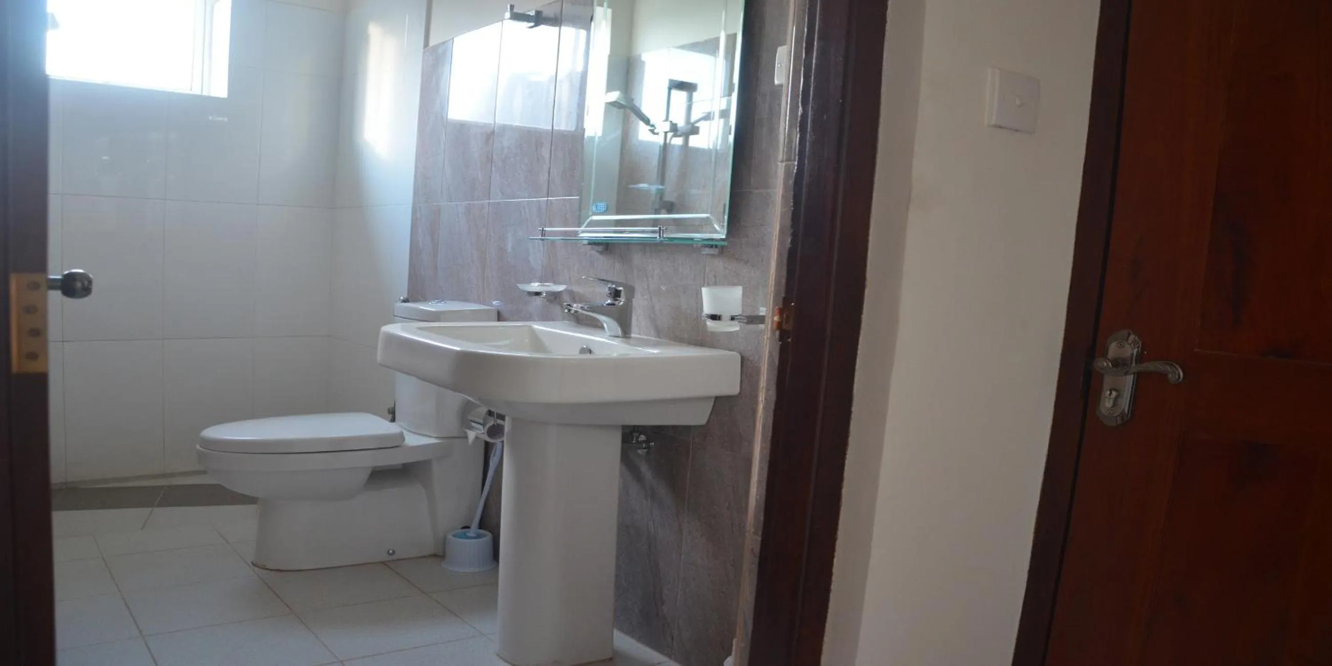 Bathroom in Auslink Hotel