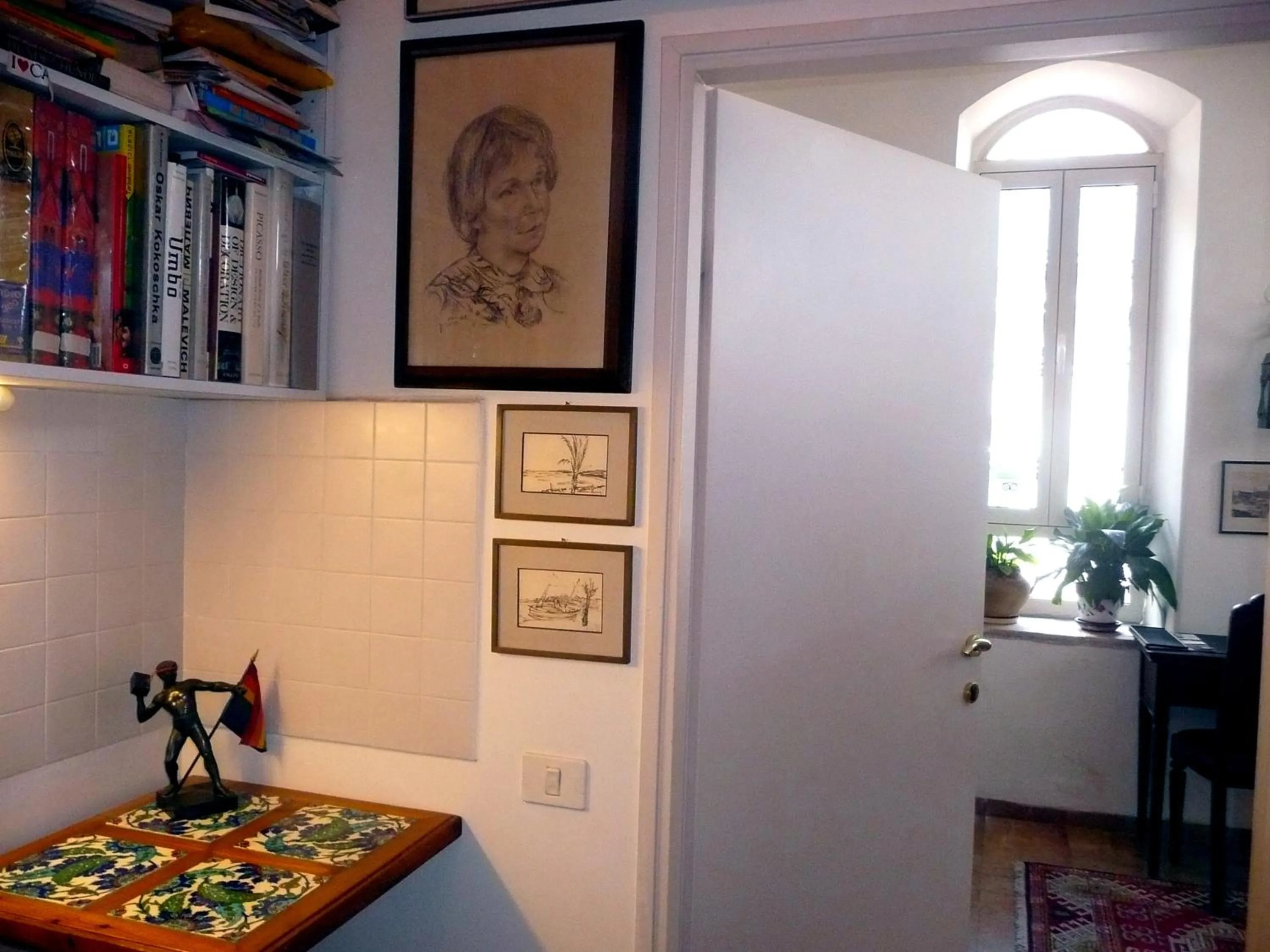 Library in Diana's B&B