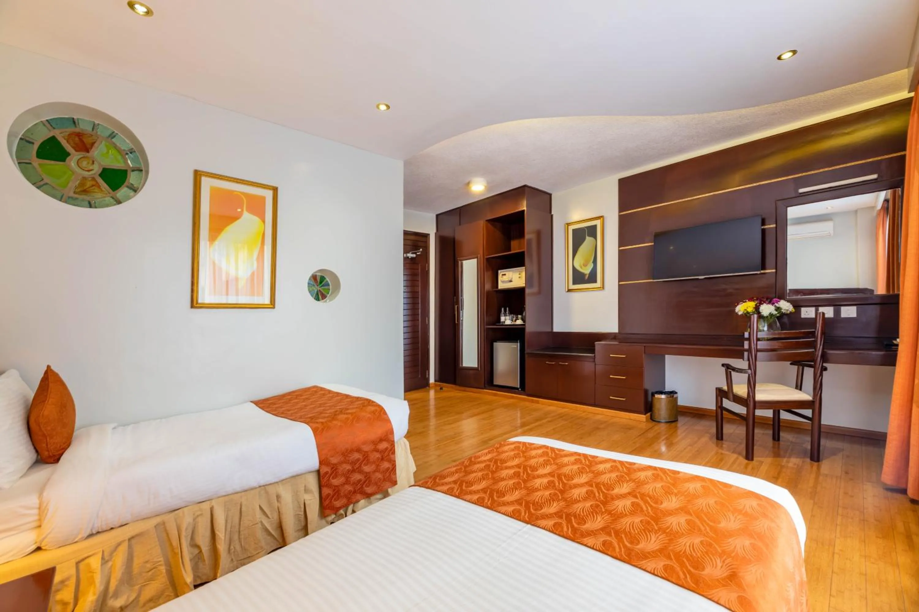 Bedroom, Bed in The Monarch Hotel