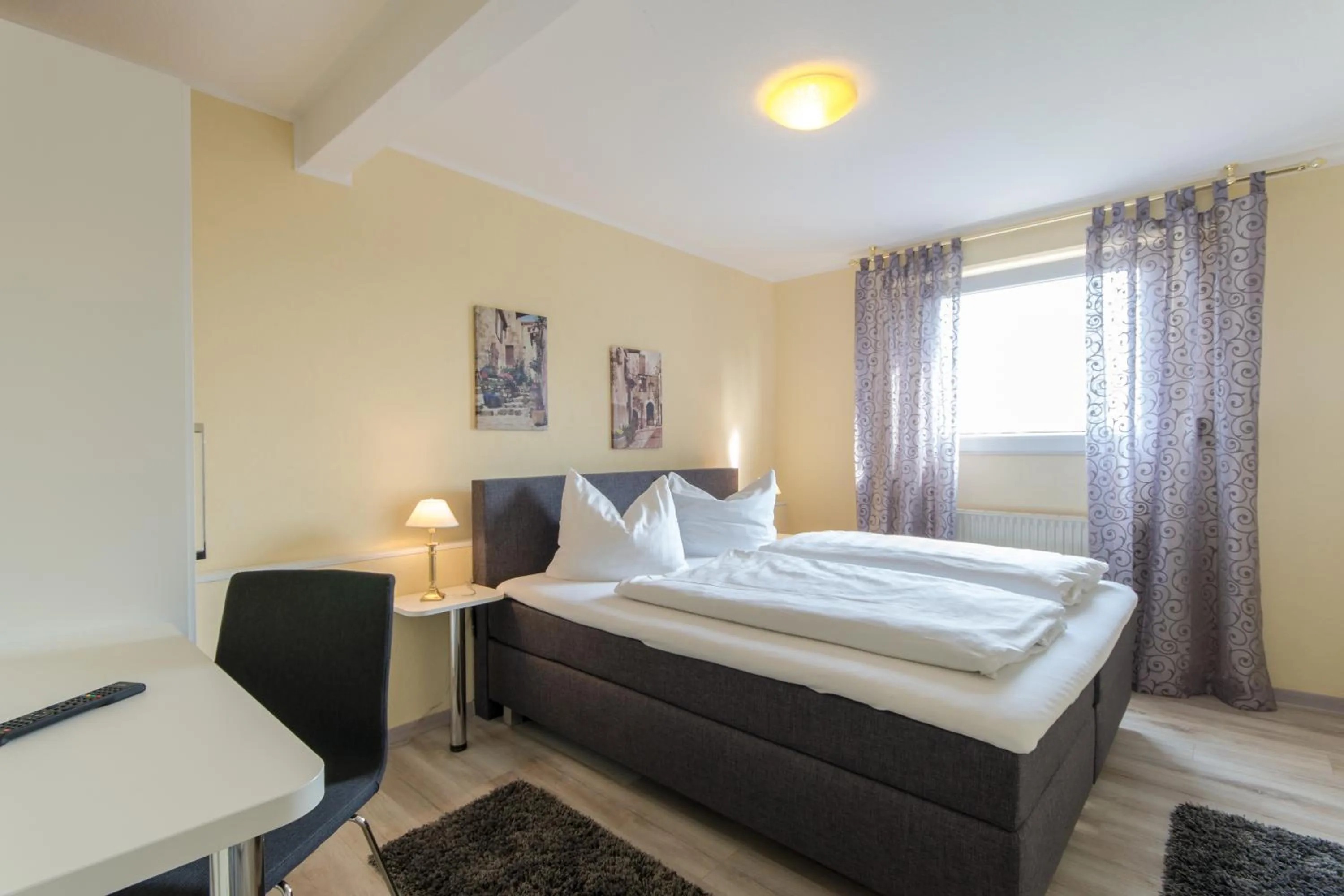 Bedroom, Bed in Hotel Zum Jägerhaus