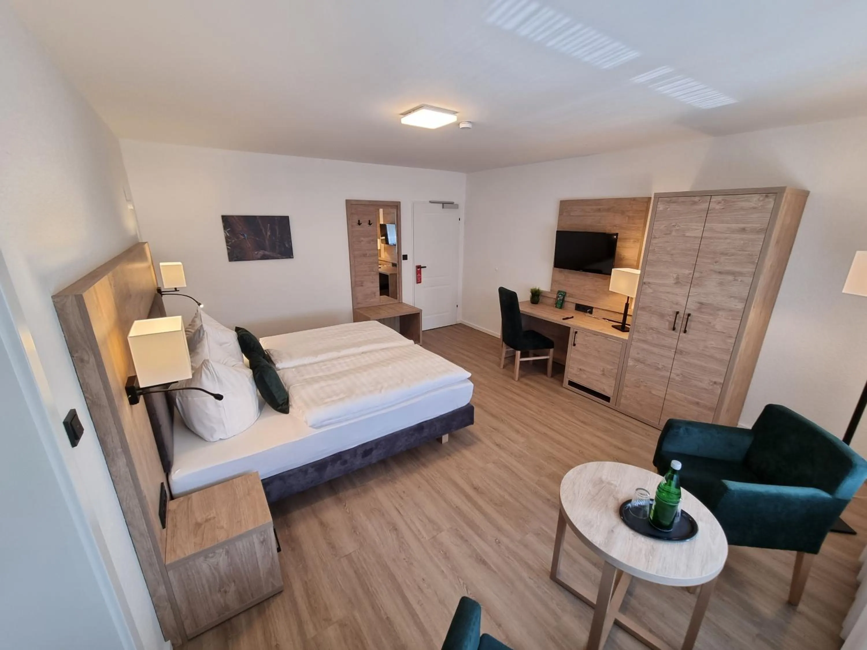 Photo of the whole room, Bed in Hotel Zum Jägerhaus