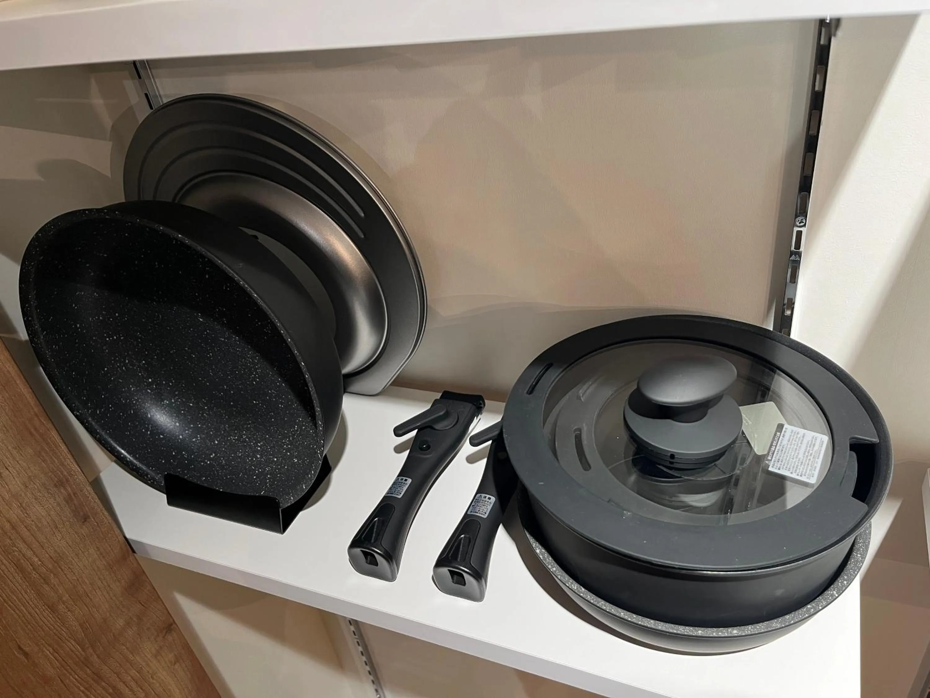 kitchen in MANGA ART HOTEL, BAKUROCHO