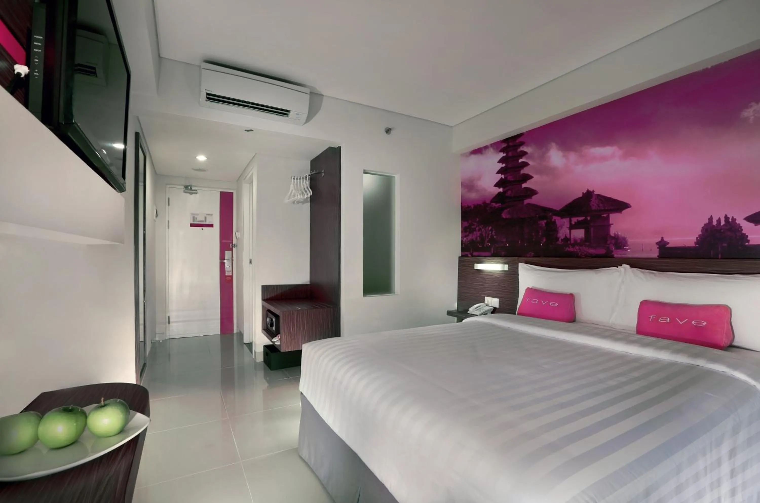 Bedroom, Bed in favehotel Sunset Seminyak