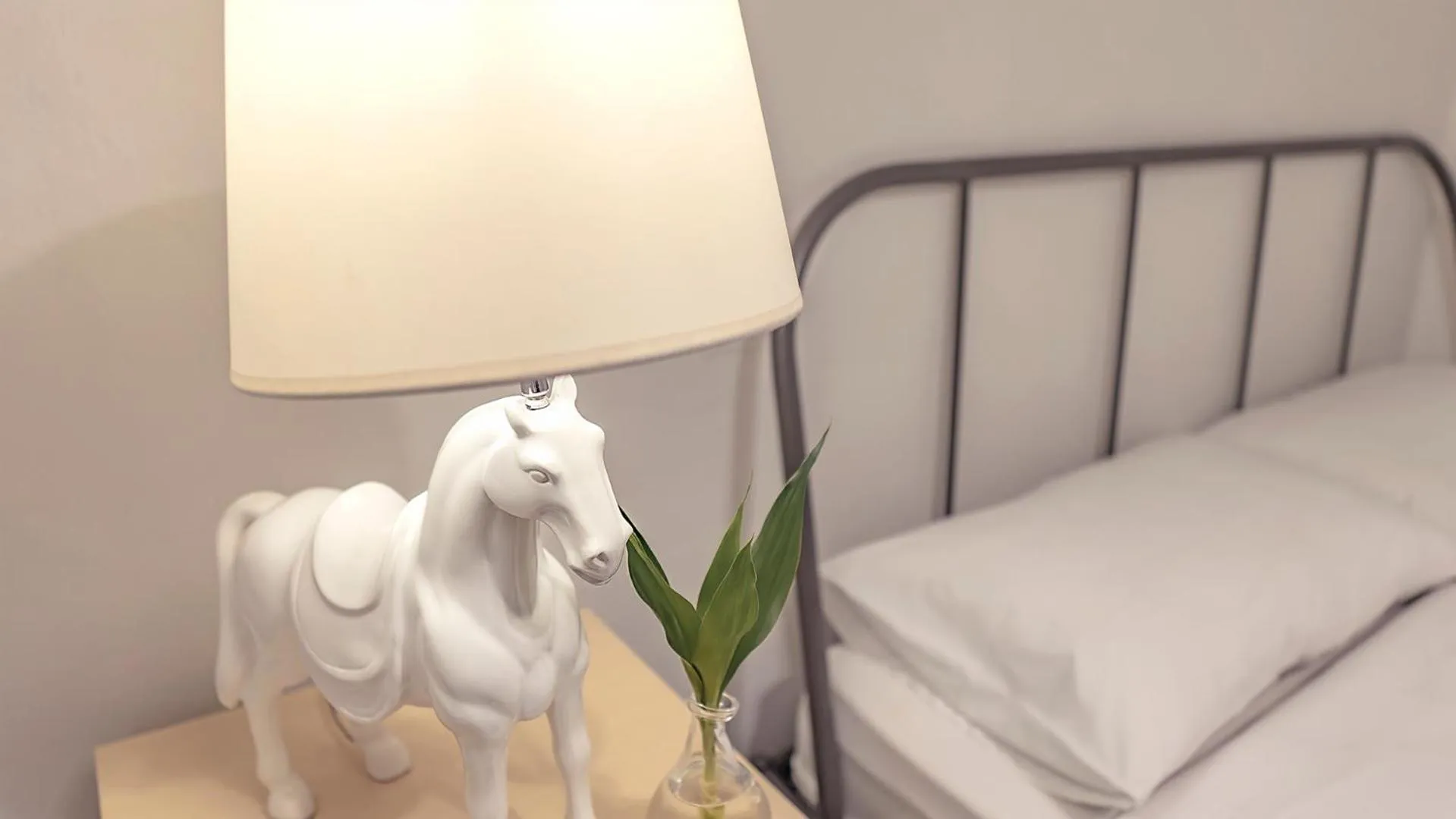 Decorative detail, Bed in Cooper