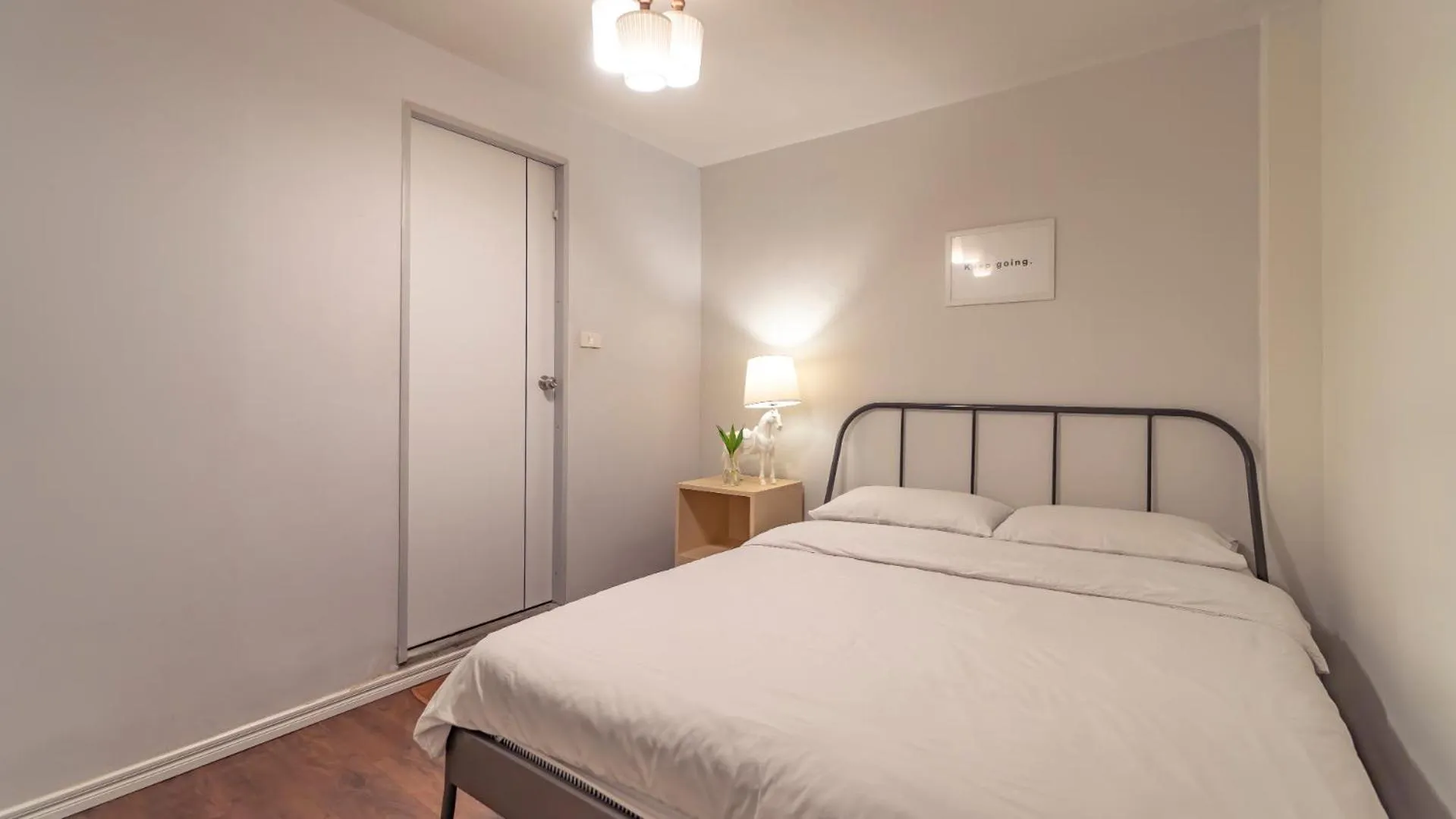 Photo of the whole room, Bed in Cooper