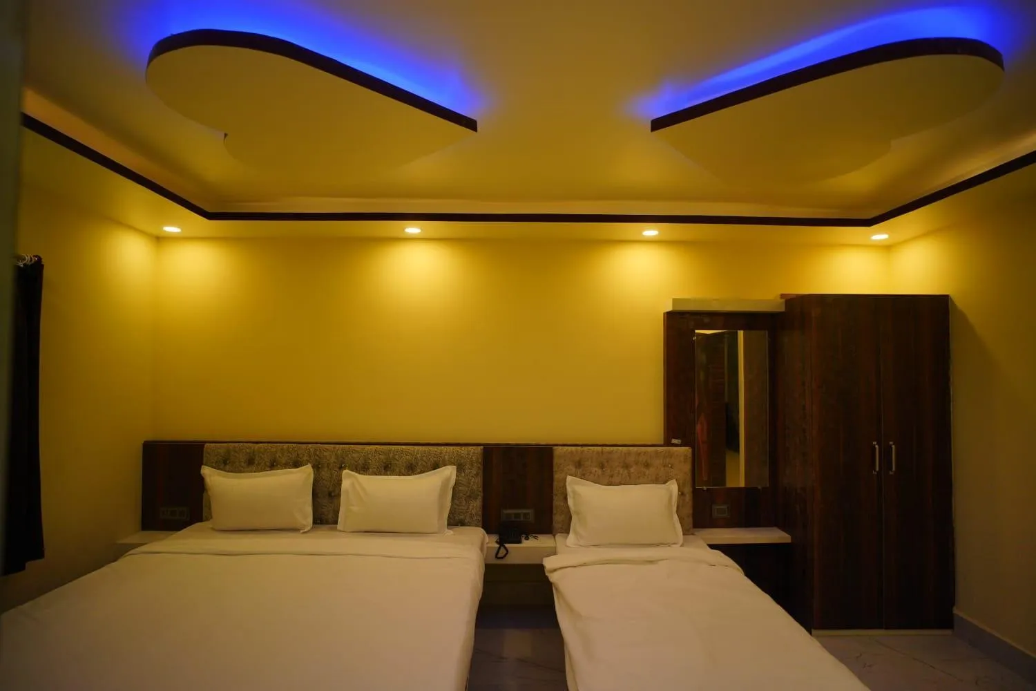 Bed in Hotel Asha Inn