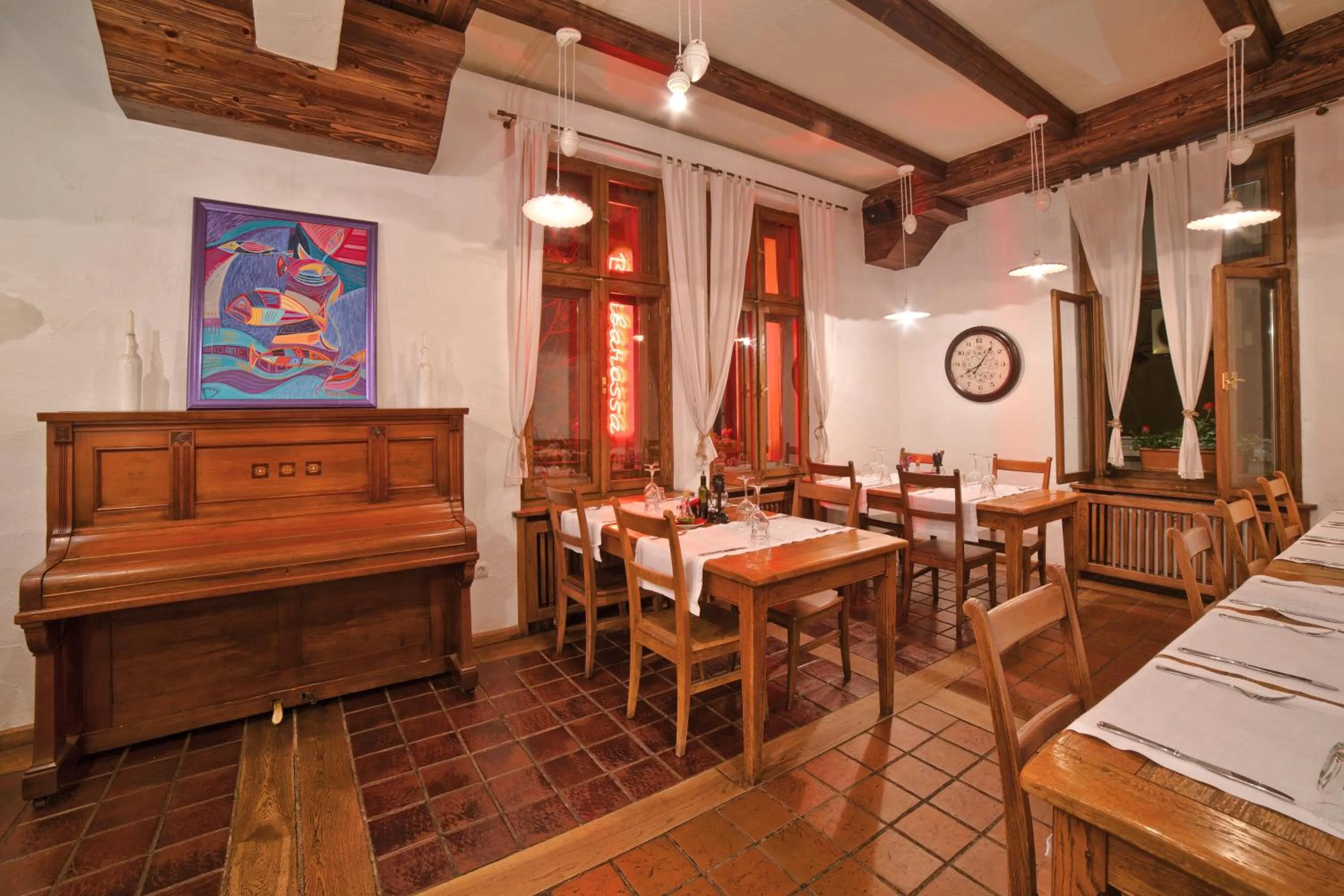 Restaurant/places to eat in Guesthouse32