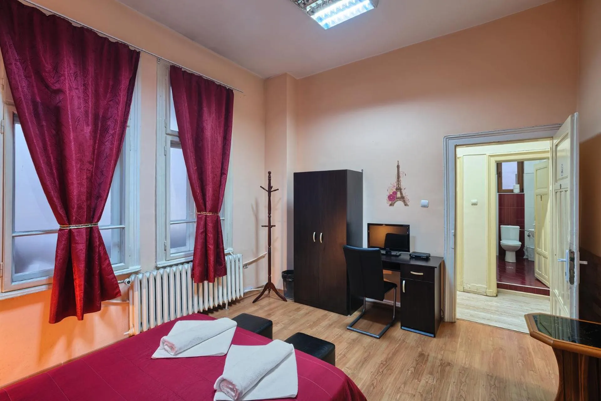 Photo of the whole room, Bed in Guesthouse32