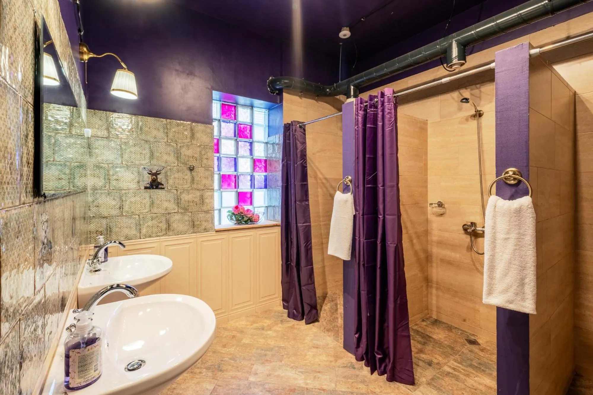 Shower in Guesthouse32