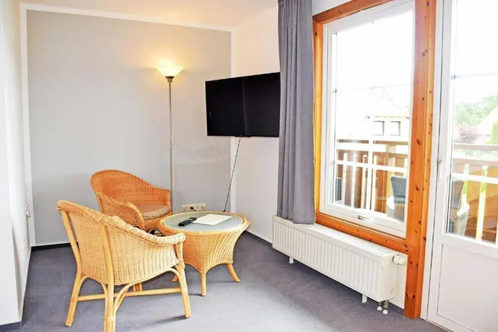 Triple Room with Private Bathroom - single occupancy in Hotel InselGlück - Restaurant & Cafè Triple Room with Private Bathroom - single occupancy in Hotel InselGlück - Restaurant & Cafè