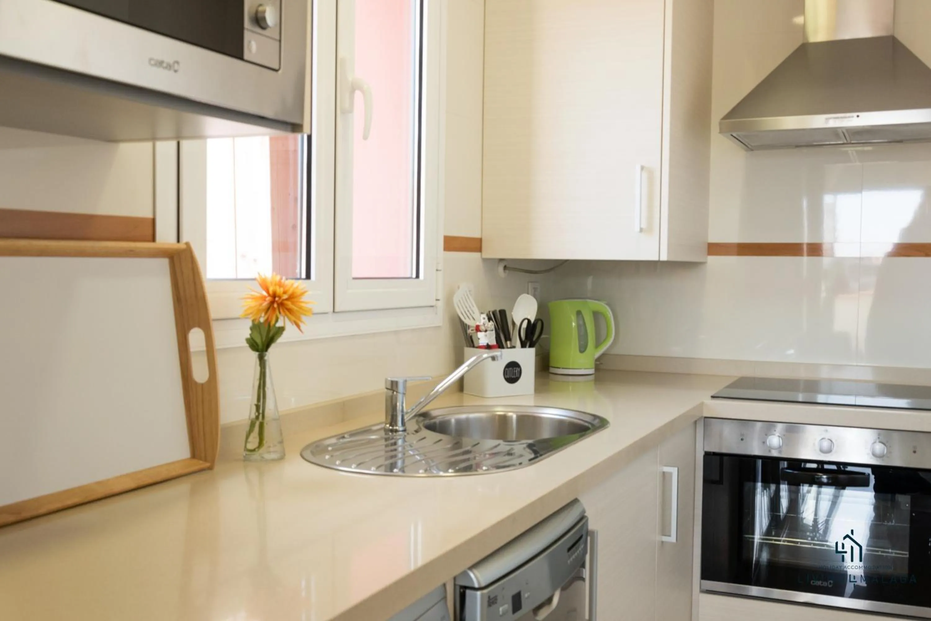 Kitchen or kitchenette in Living4malaga Blue Bay