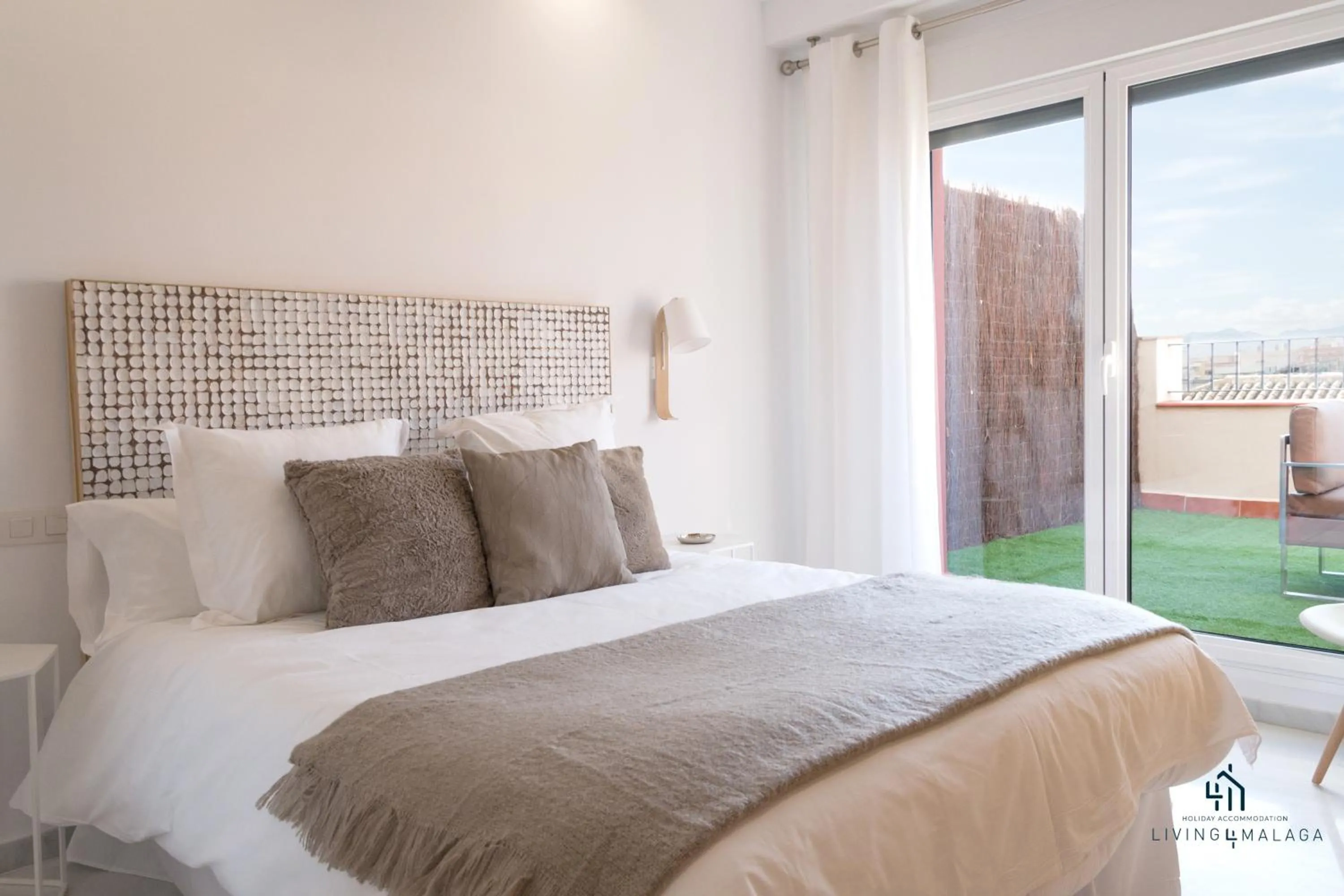Bed in Living4malaga Blue Bay