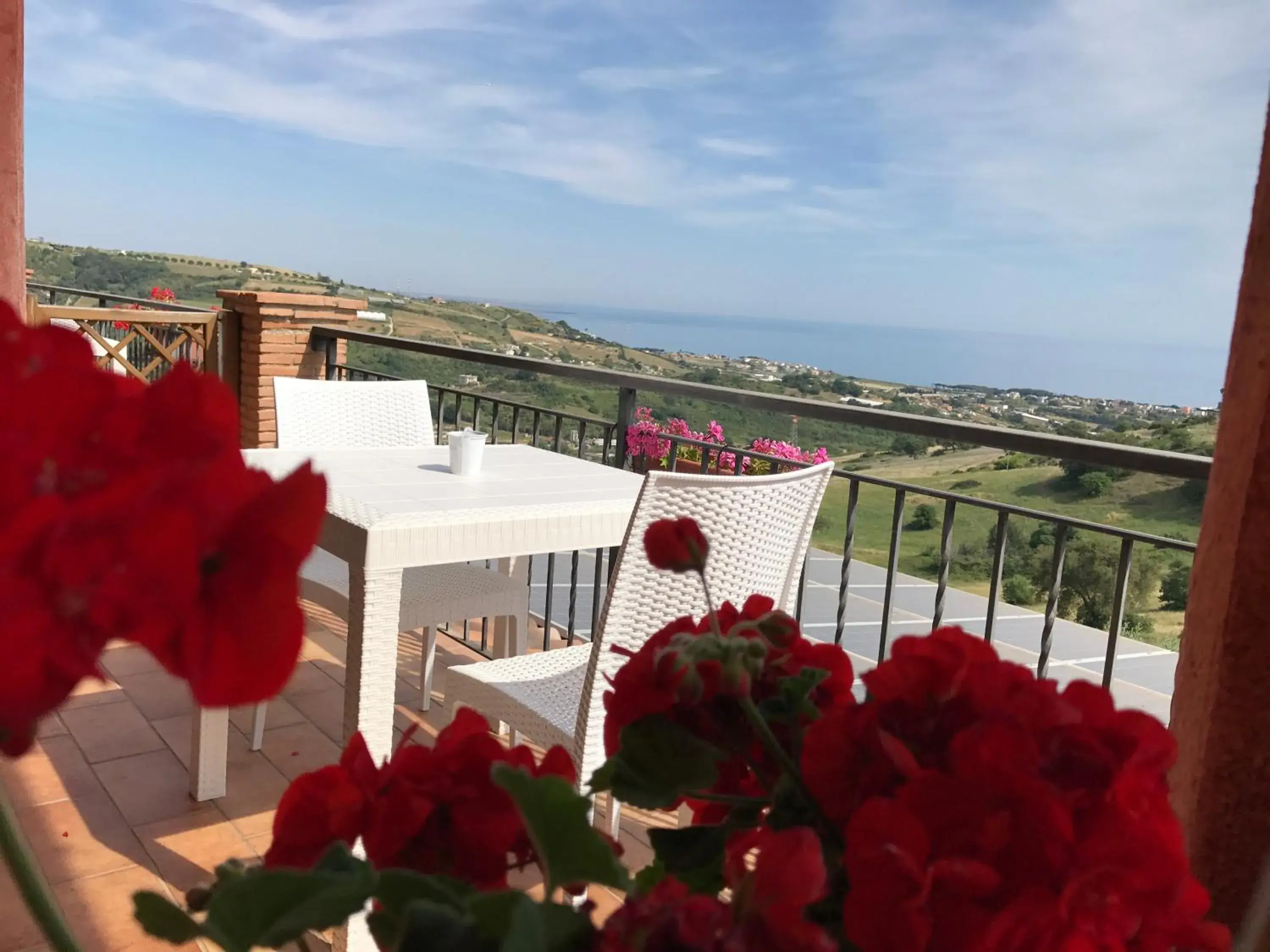 Standard Triple Room with Sea View in I Cardinali Standard Triple Room with Sea View in I Cardinali