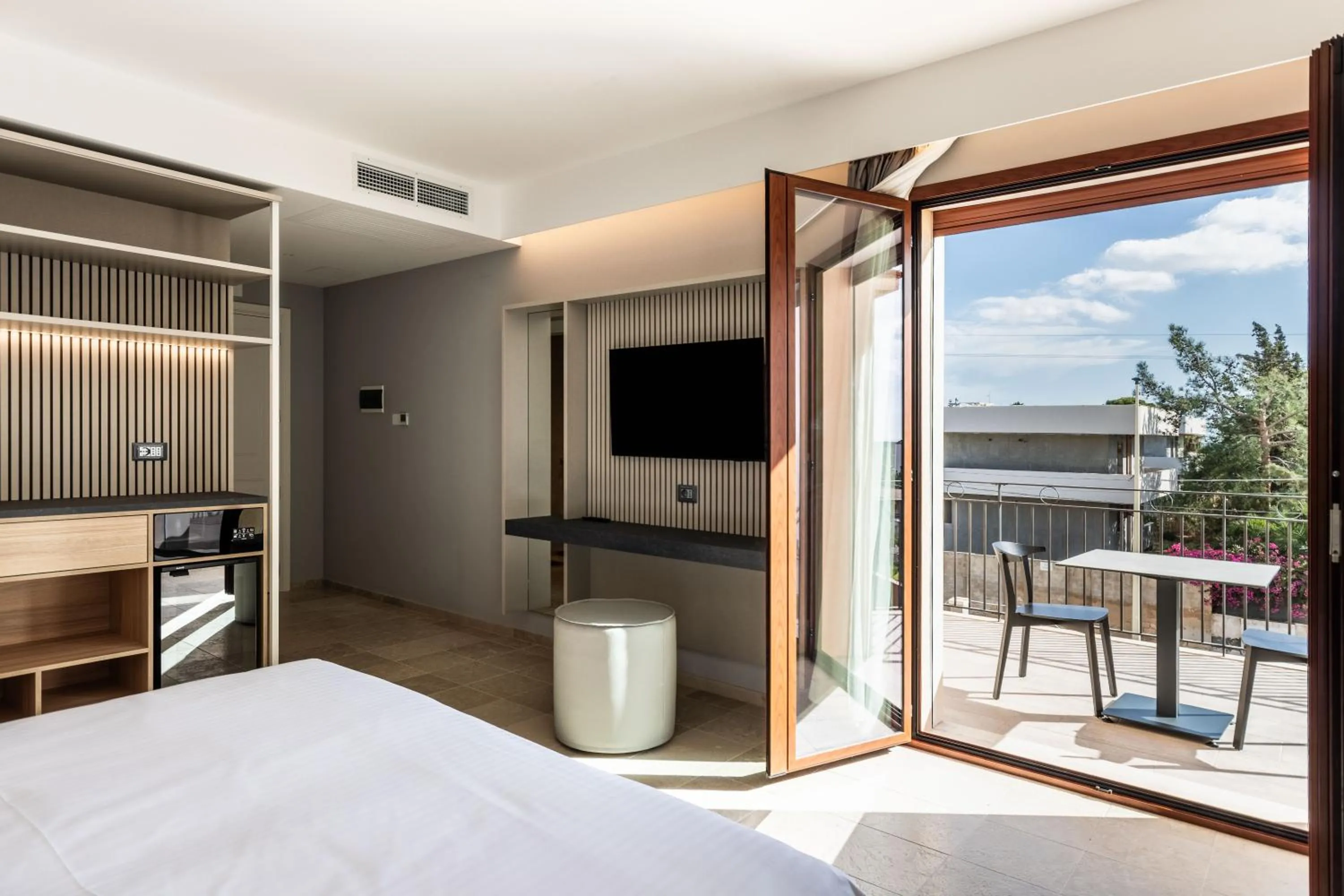 Balcony/Terrace, Bed in Hotel Netum Mare