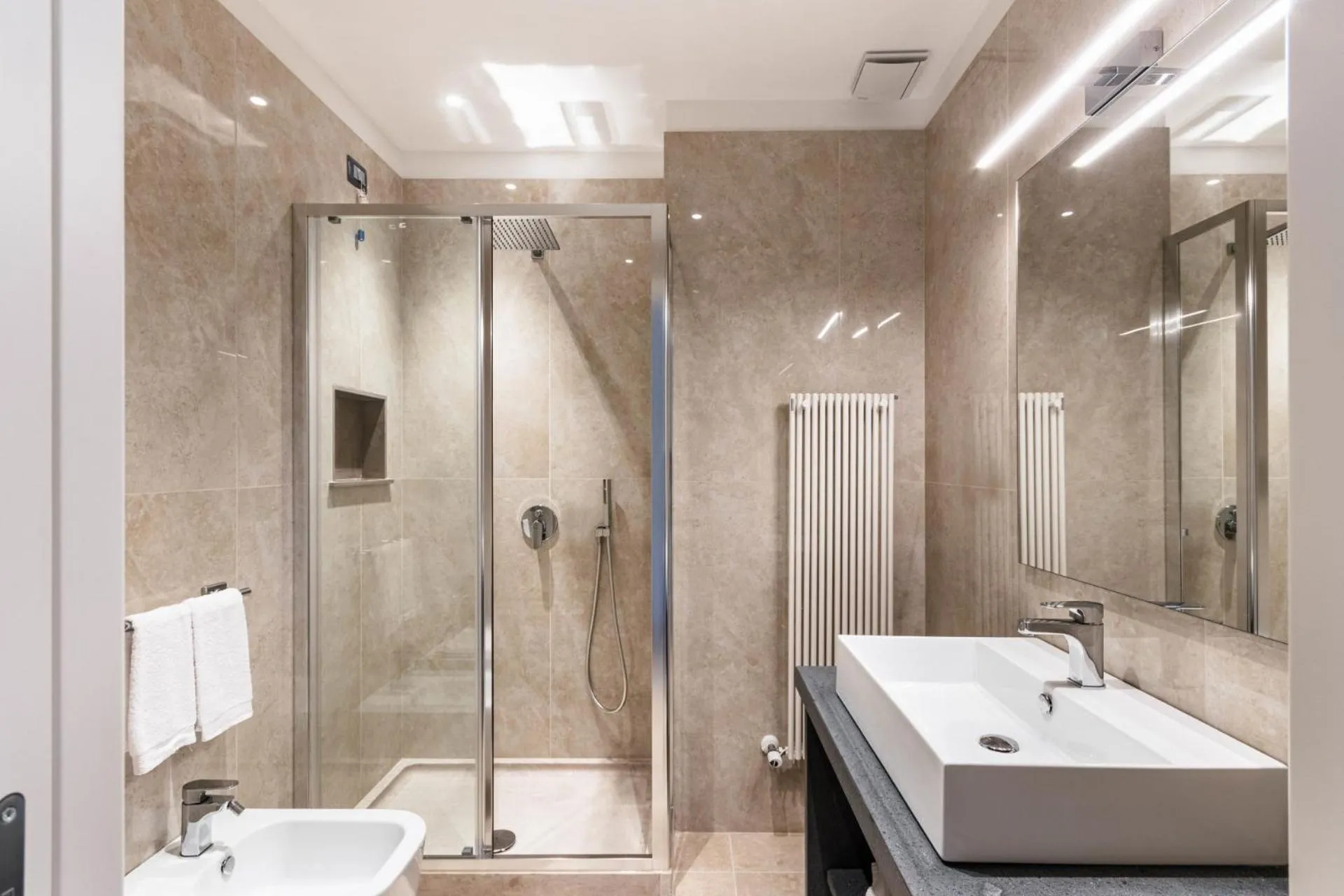 Shower in Hotel Netum Mare