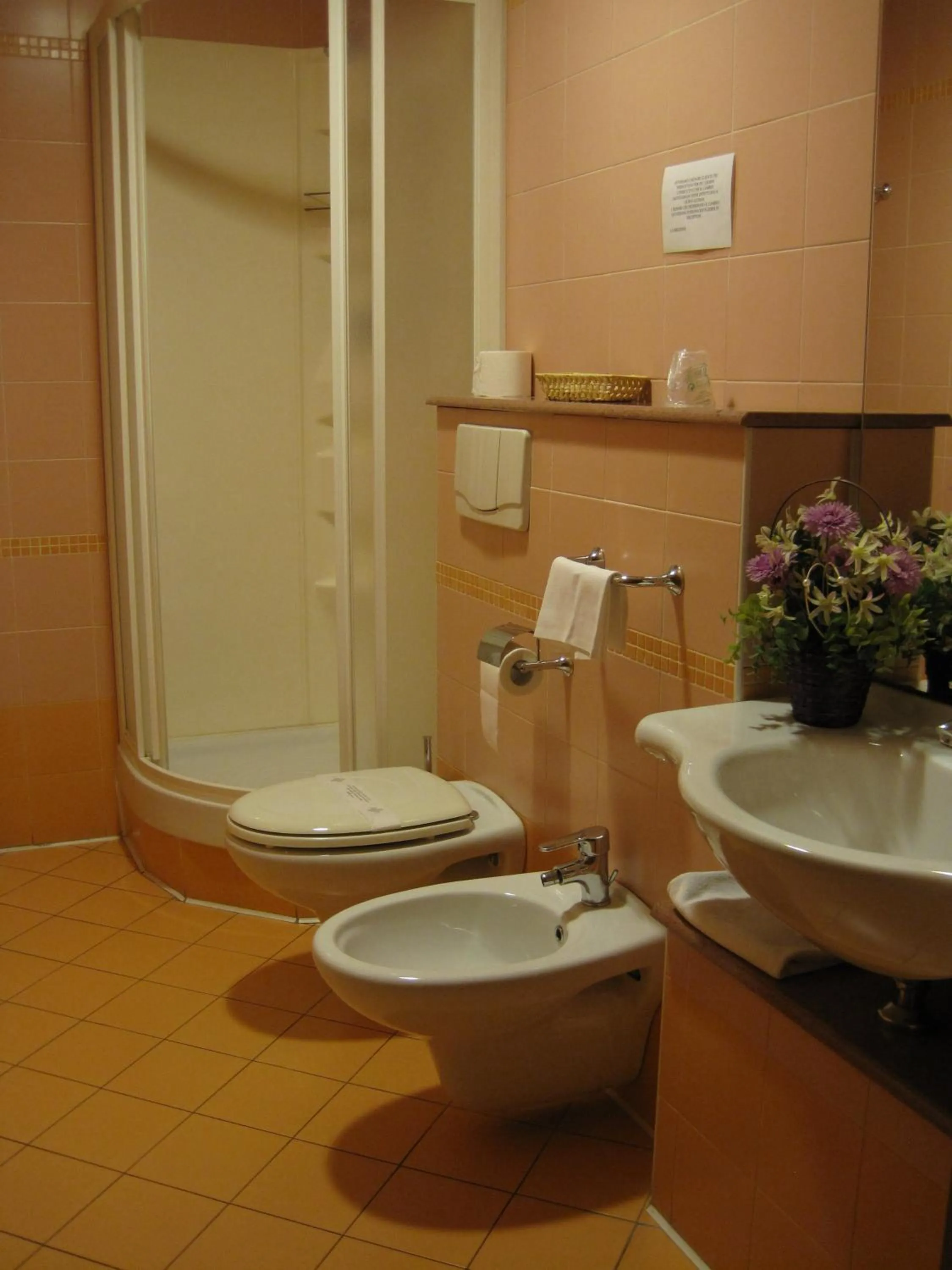 Bathroom in Hotel Italia