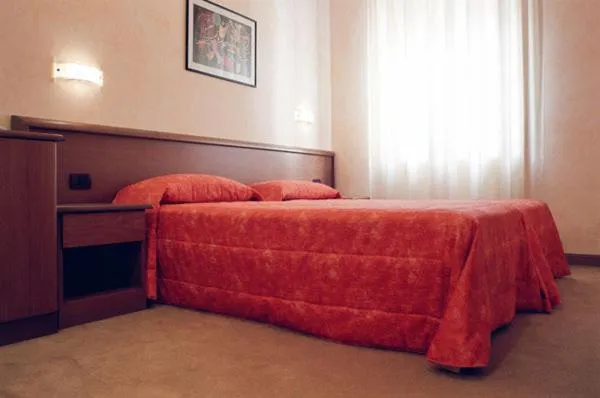 Day, Bed in Hotel Italia