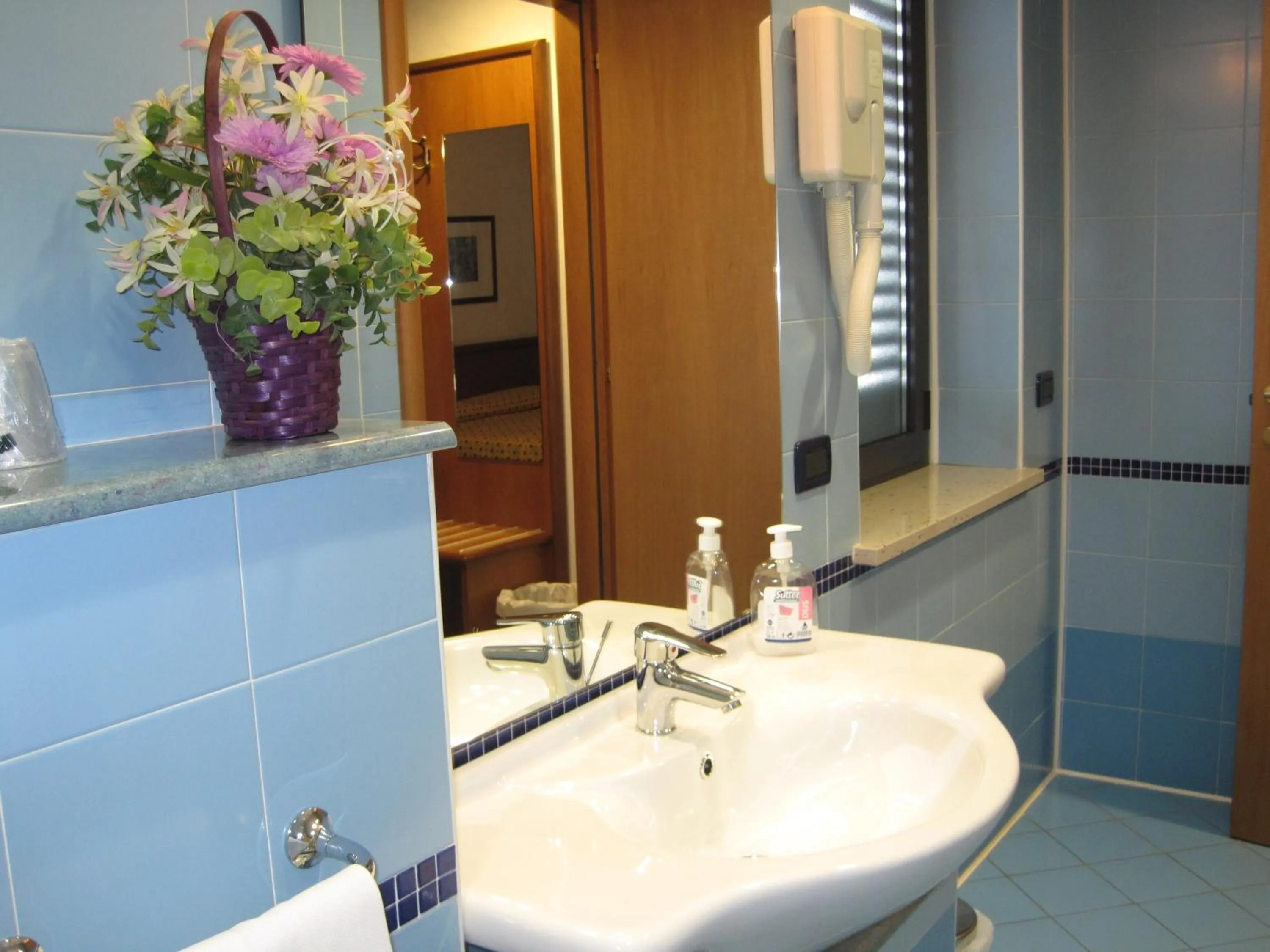 Bathroom in Hotel Italia