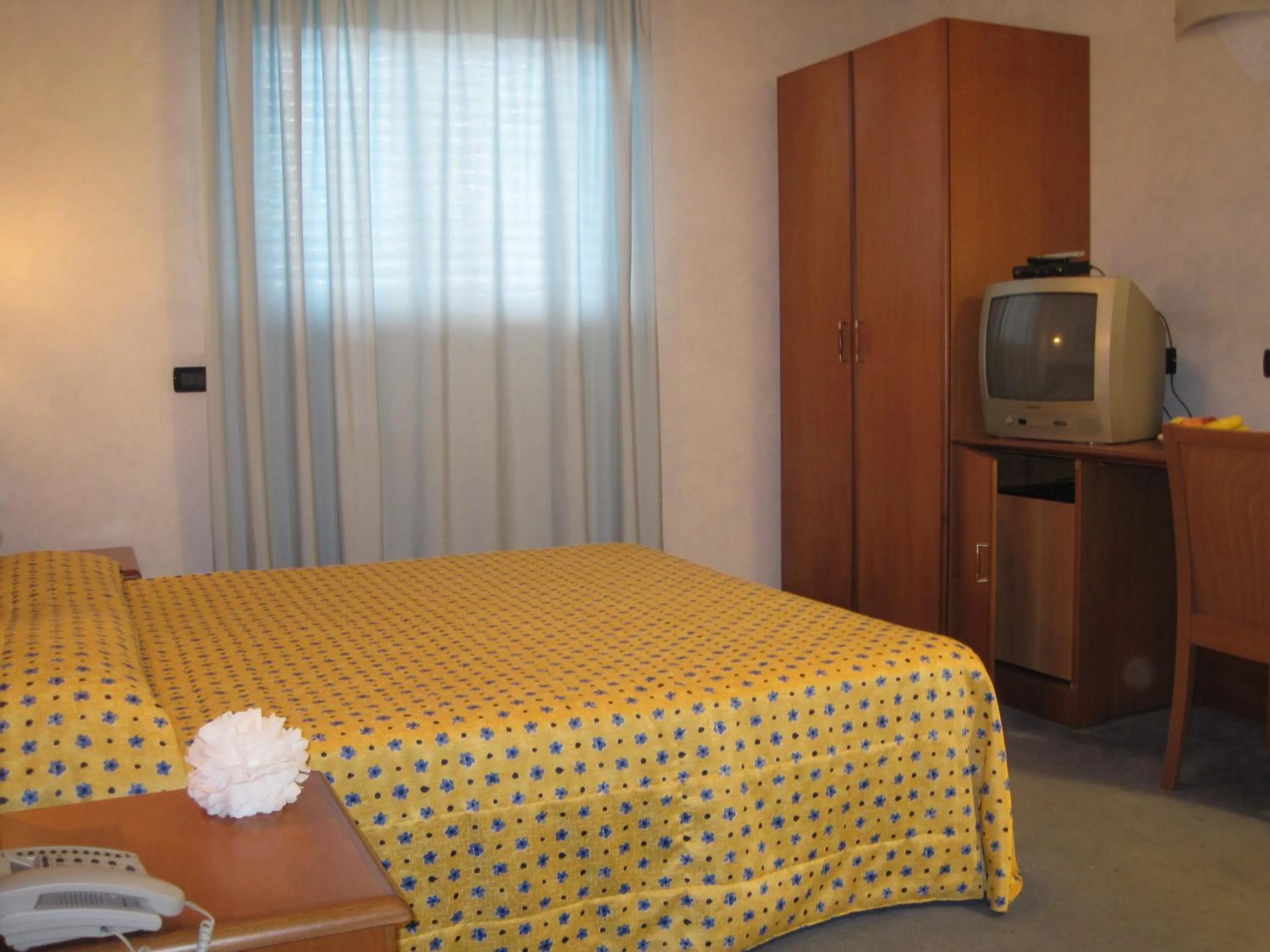 Photo of the whole room, Bed in Hotel Italia