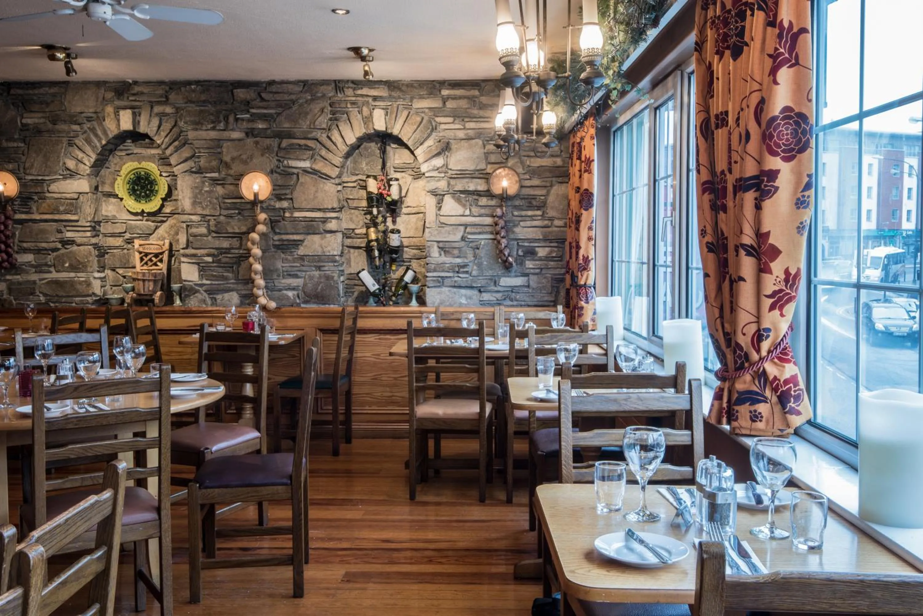 Restaurant/places to eat in Failte Hotel