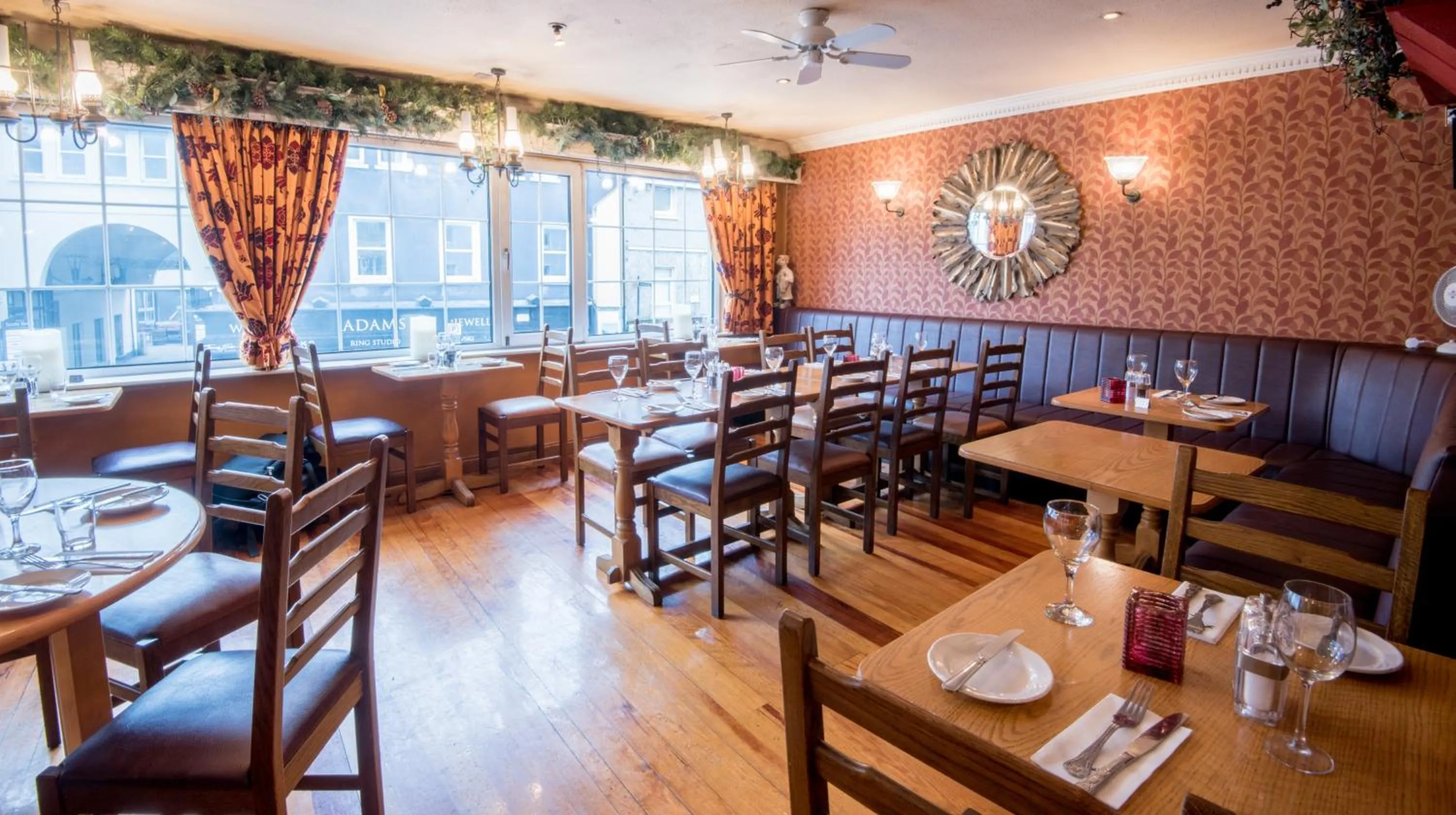 Restaurant/places to eat in Failte Hotel