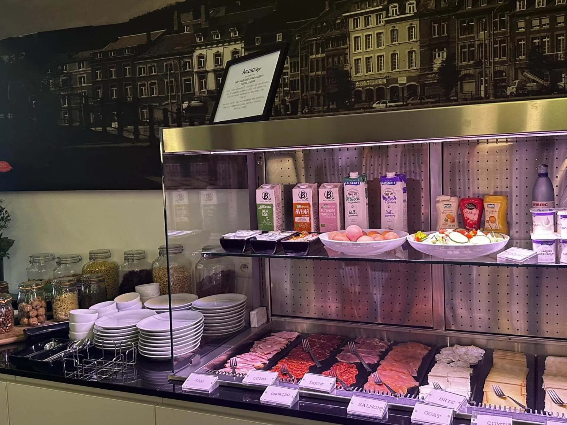 Breakfast in Amosa Liège City Centre Hotel