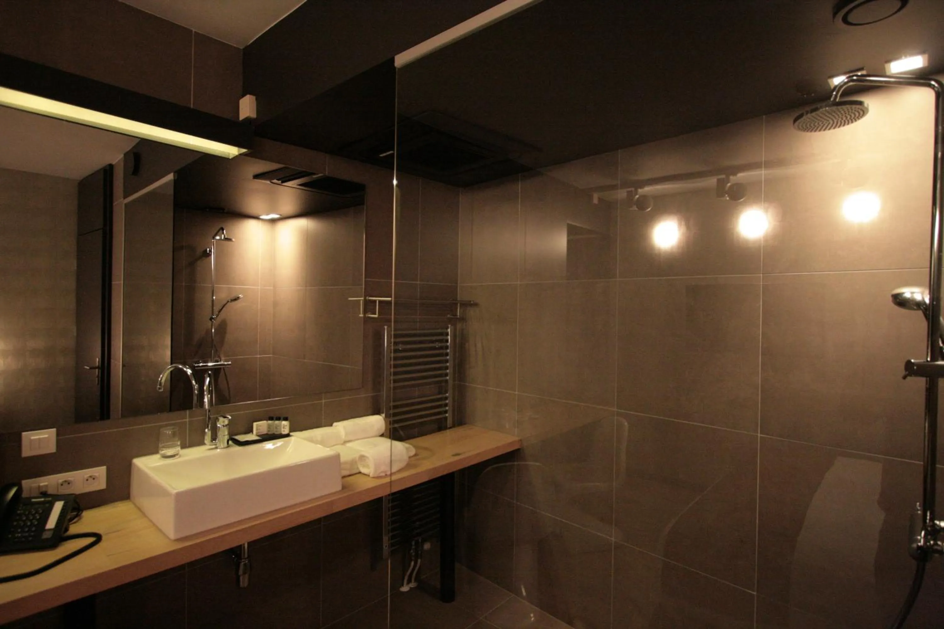 Bathroom in Amosa Liège City Centre Hotel