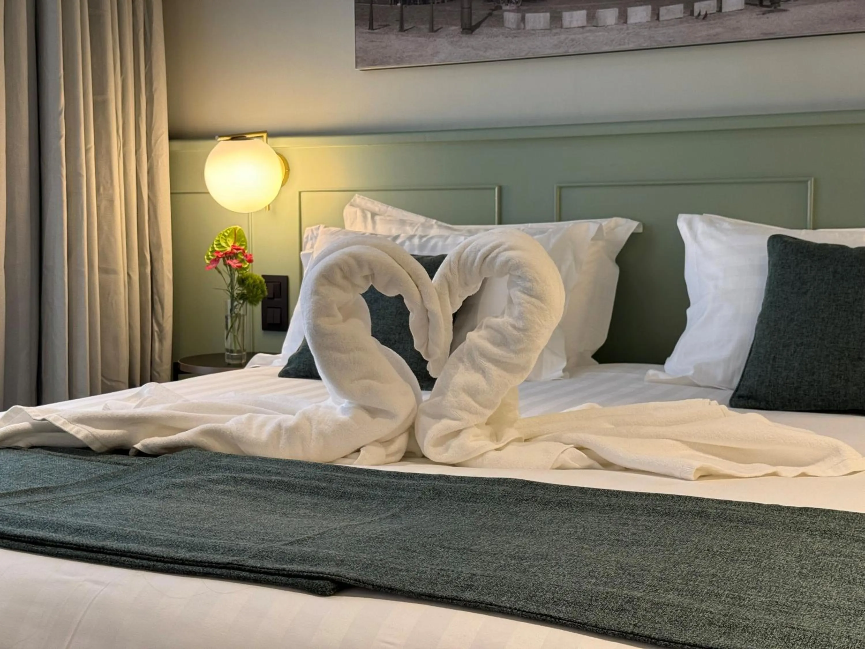 Bed in Amosa Liège City Centre Hotel