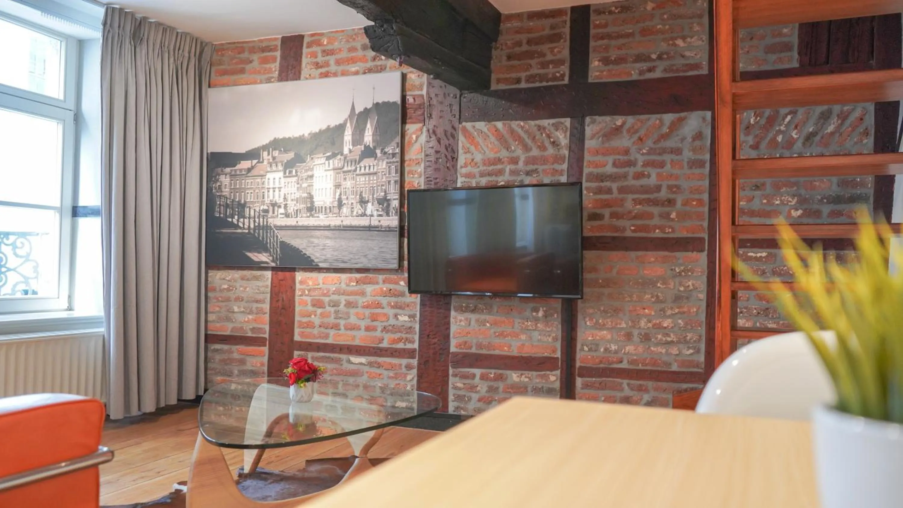 TV and multimedia in Amosa Liège City Centre Hotel