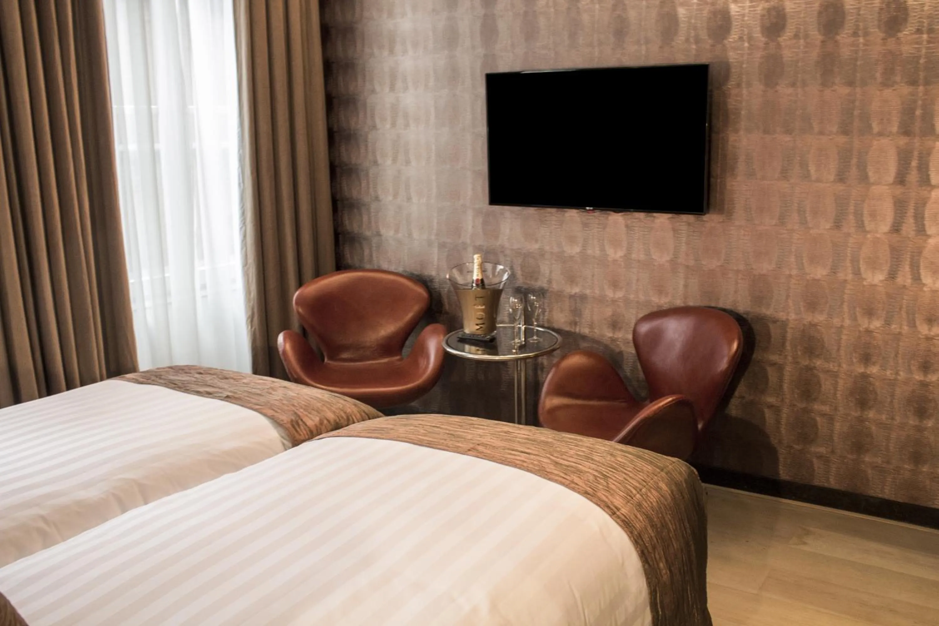 Bed in Amosa Liège City Centre Hotel