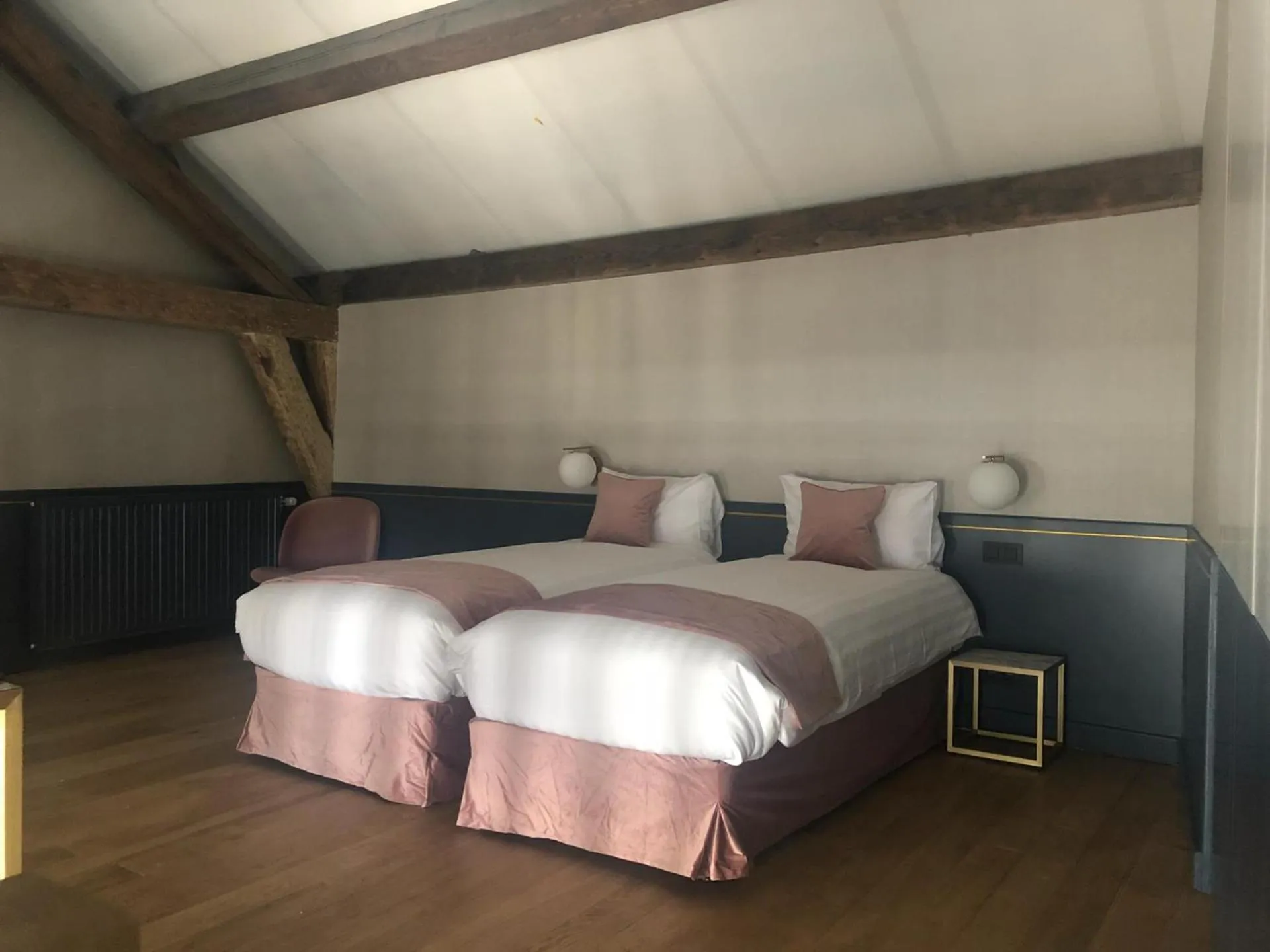 Bed in Amosa Liège City Centre Hotel