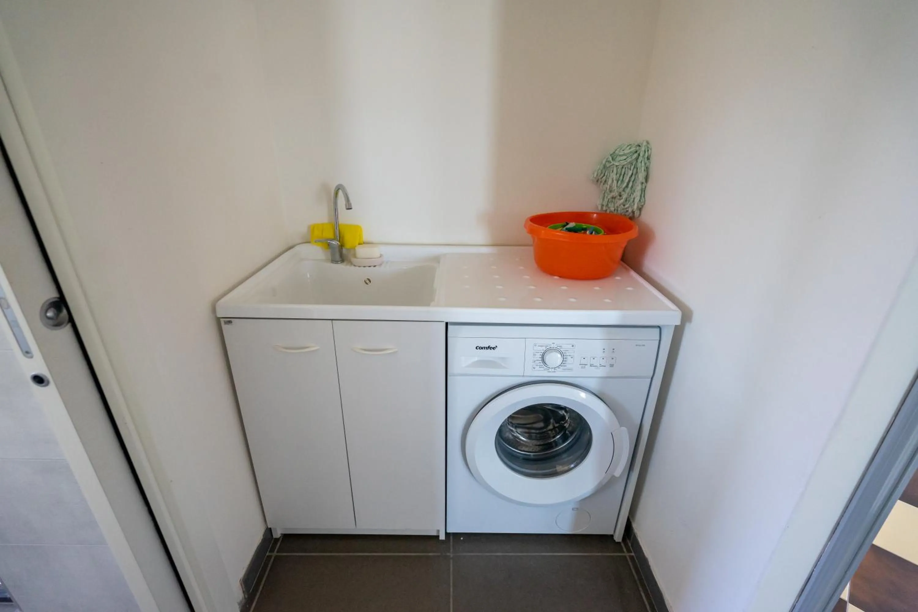 washing machine in +61 Lounge Apartment