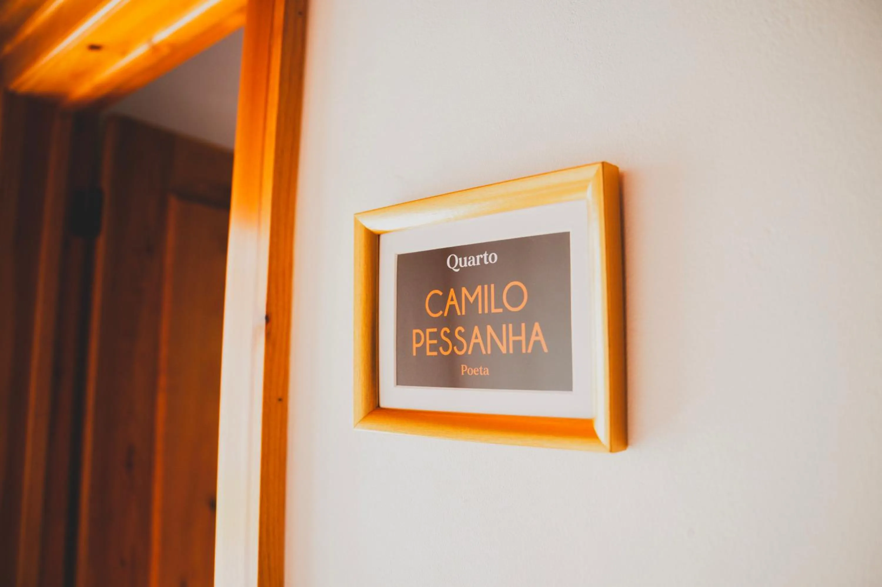 Text overlay in Casa de Campo da Quinta da Pegada