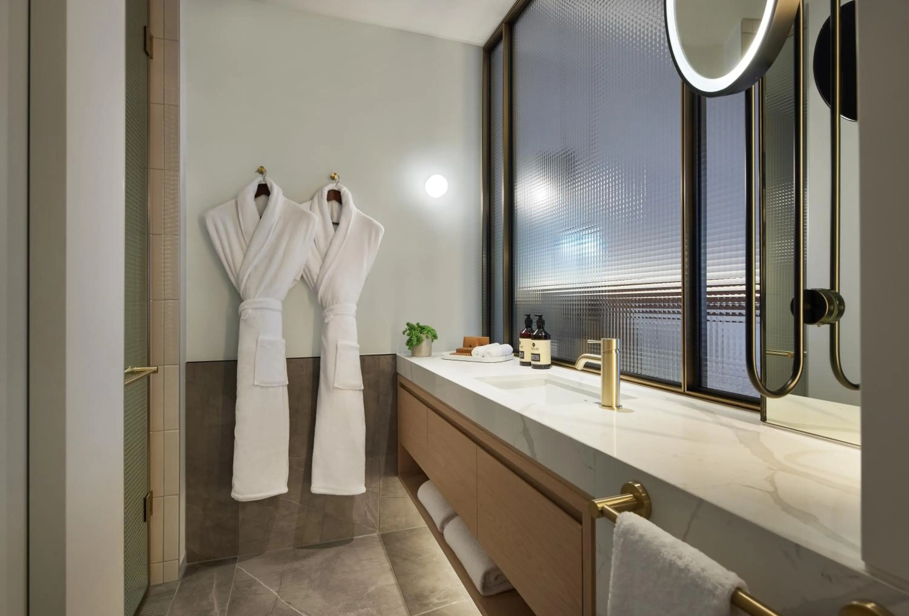 Bathroom in Lanson Place Parliament Gardens