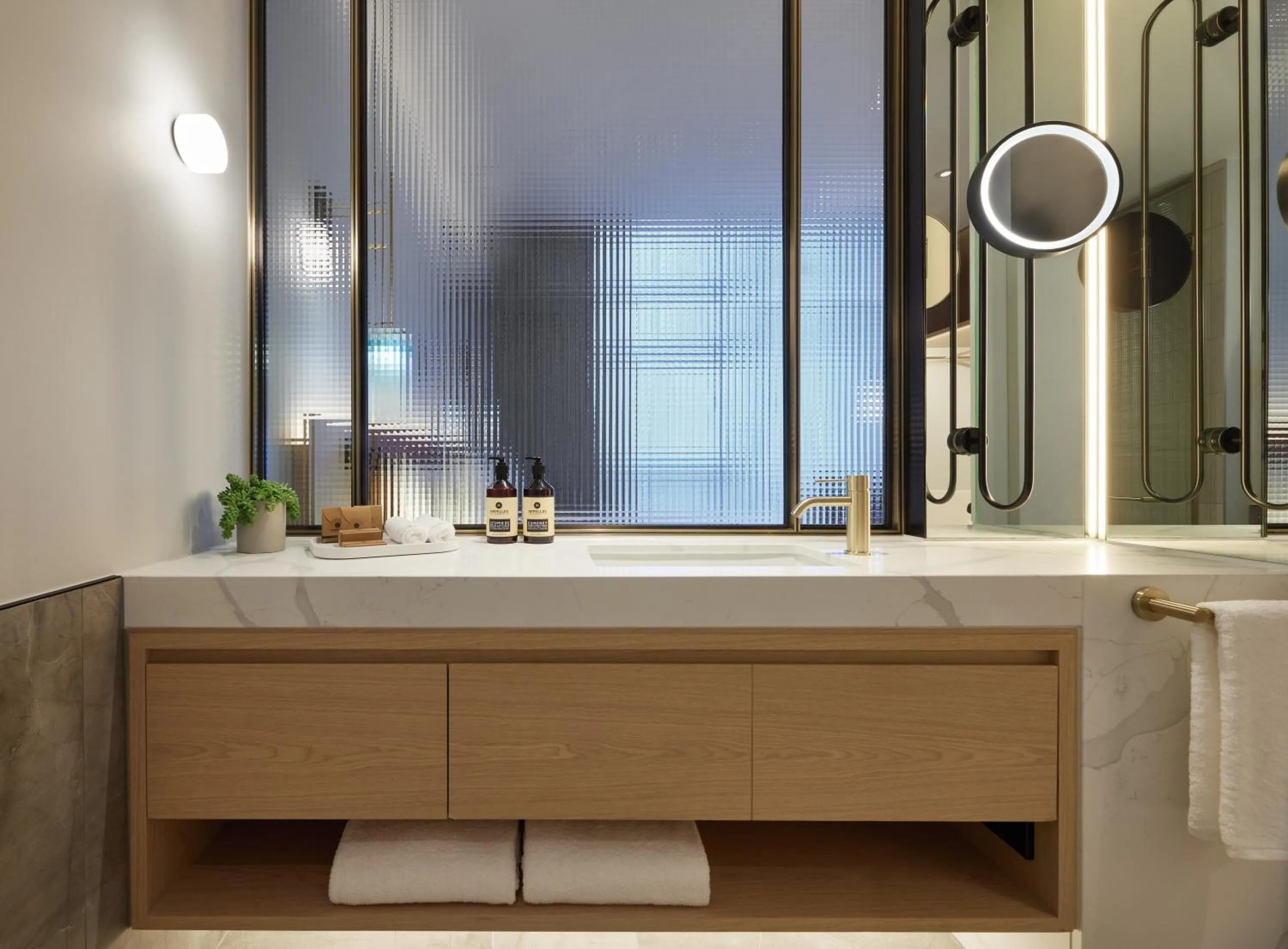 Bathroom in Lanson Place Parliament Gardens