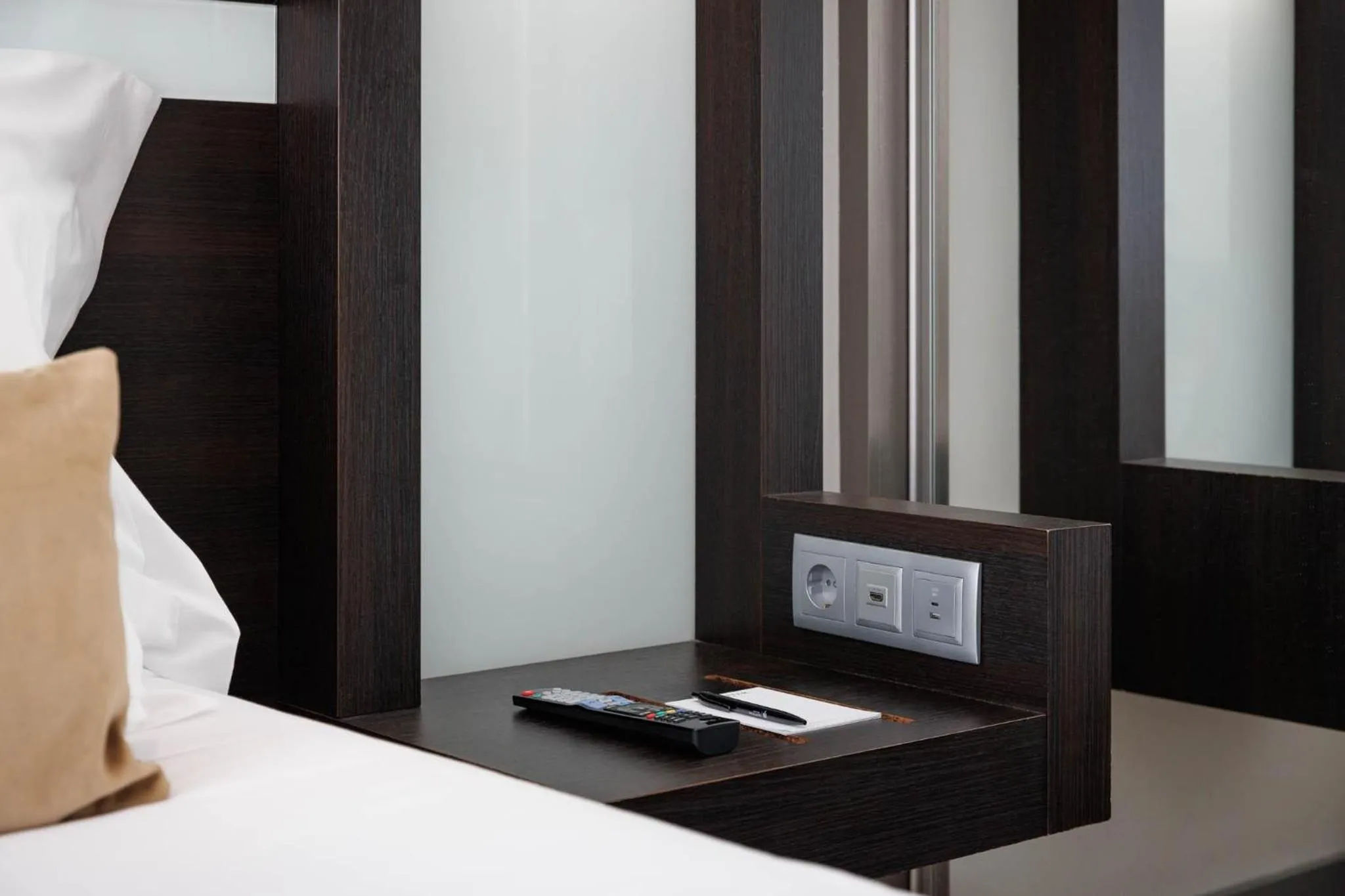 Photo of the whole room, Bed in Jupiter Lisboa Hotel - Rooftop & Spa