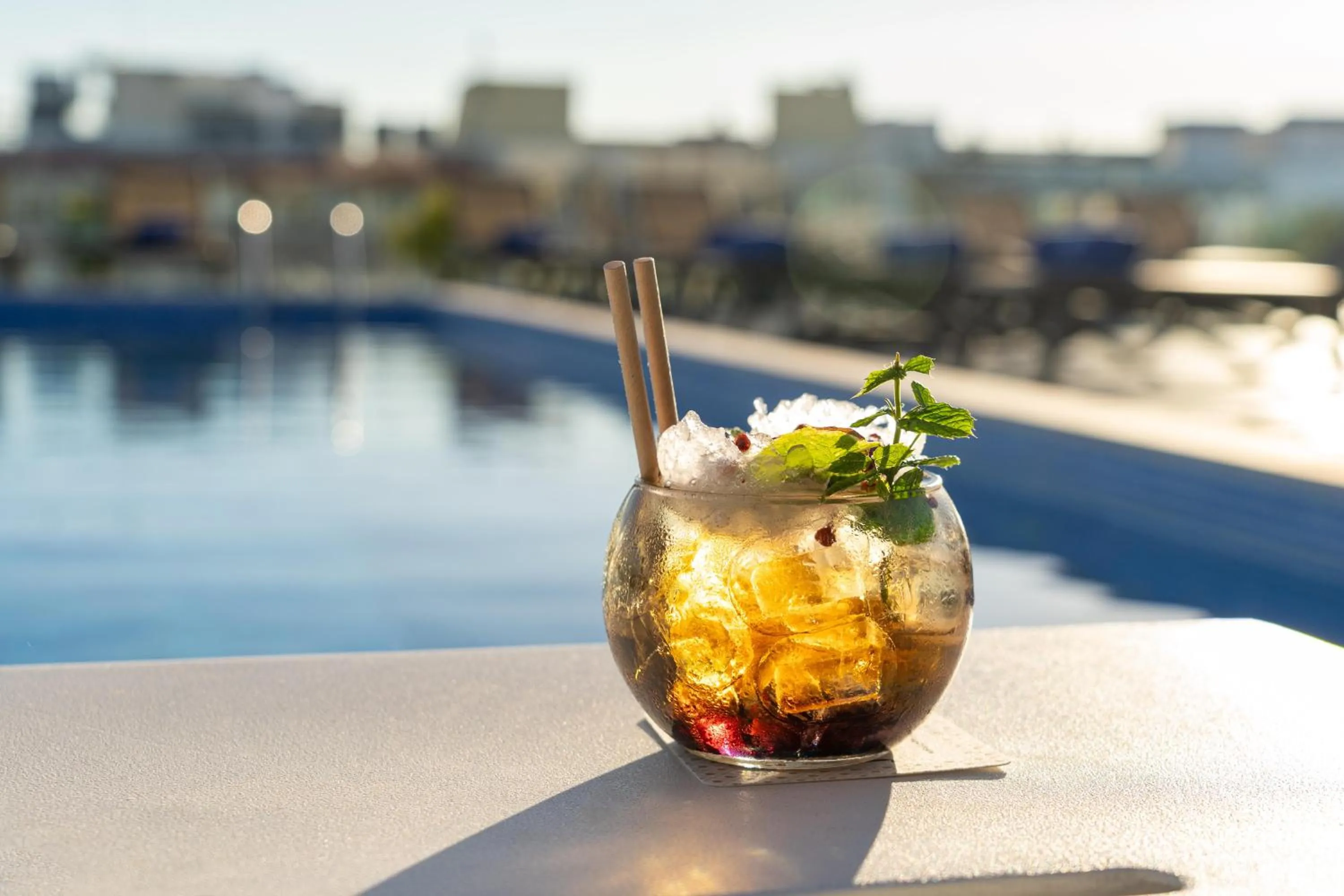 Food and drinks in Jupiter Lisboa Hotel - Rooftop & Spa